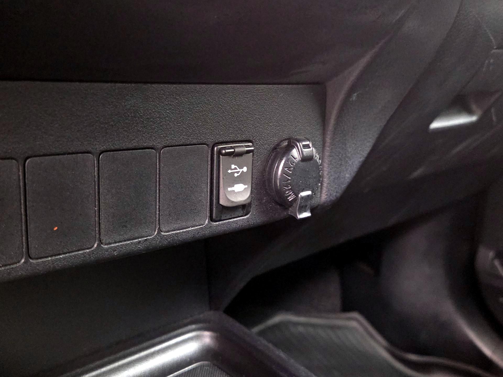 Thumbnail: 2015 Toyota RAV4 - 18