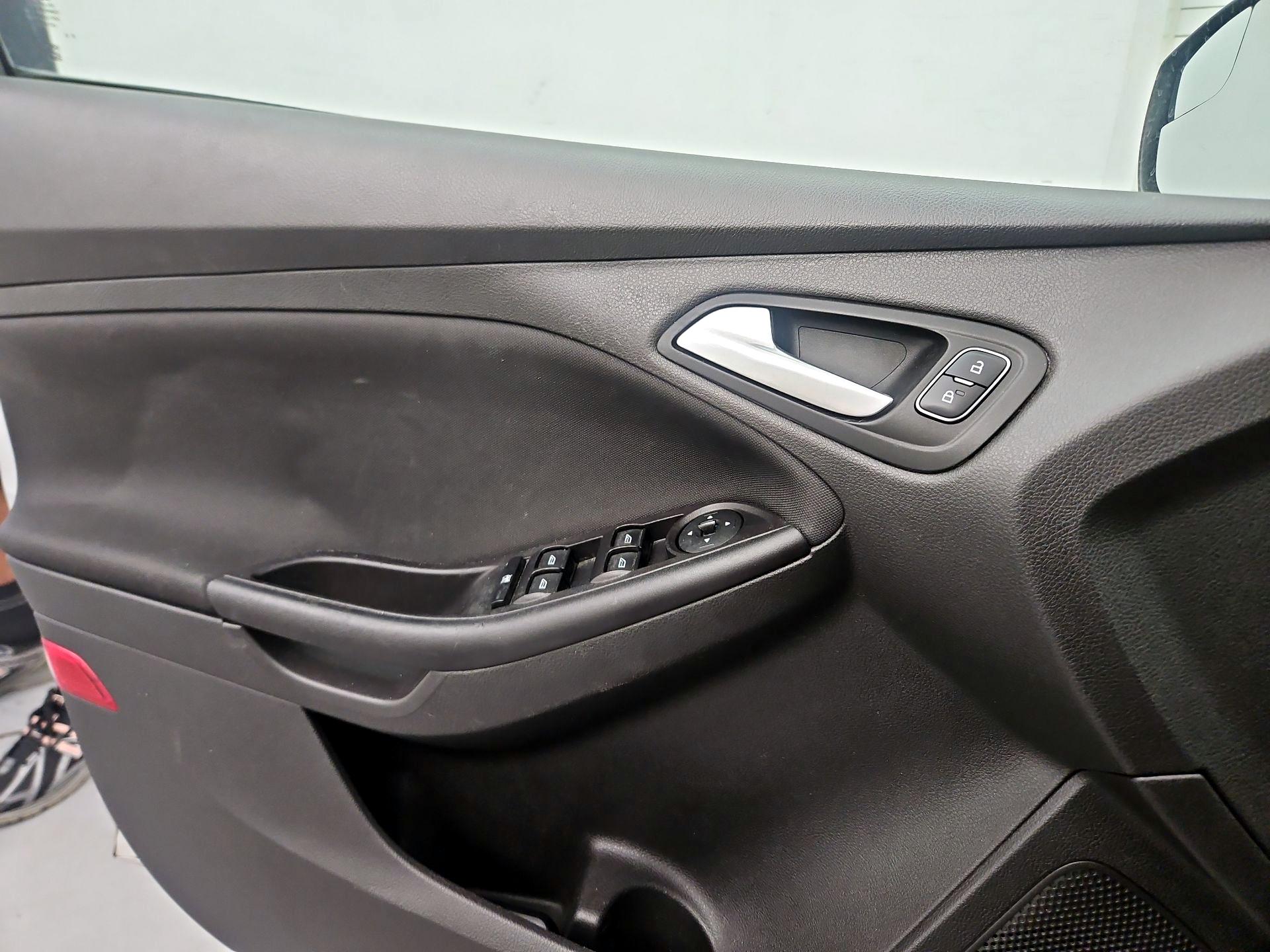 Thumbnail: 2018 Ford Focus - 10