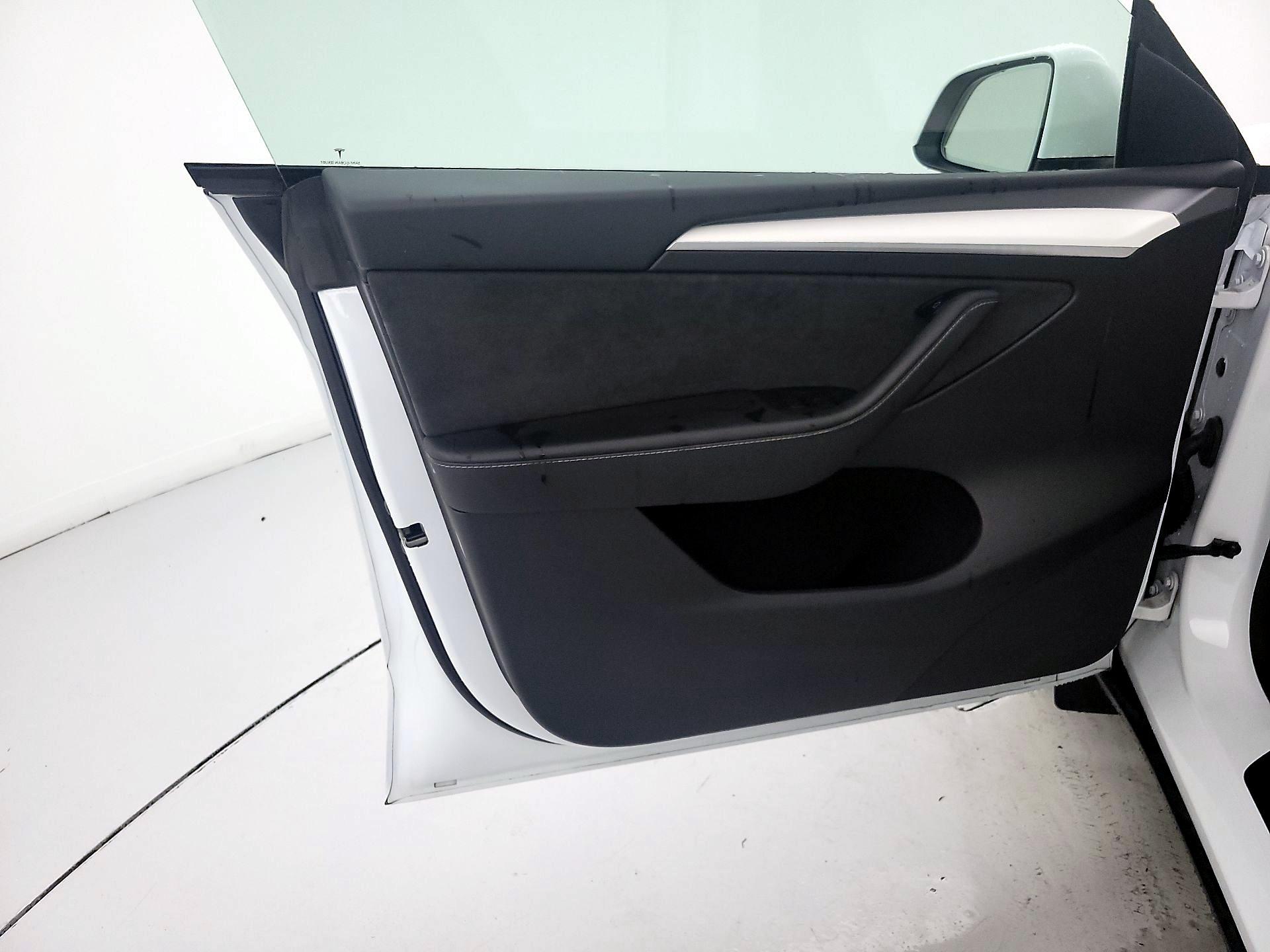Thumbnail: 2023 Tesla Model Y - 12