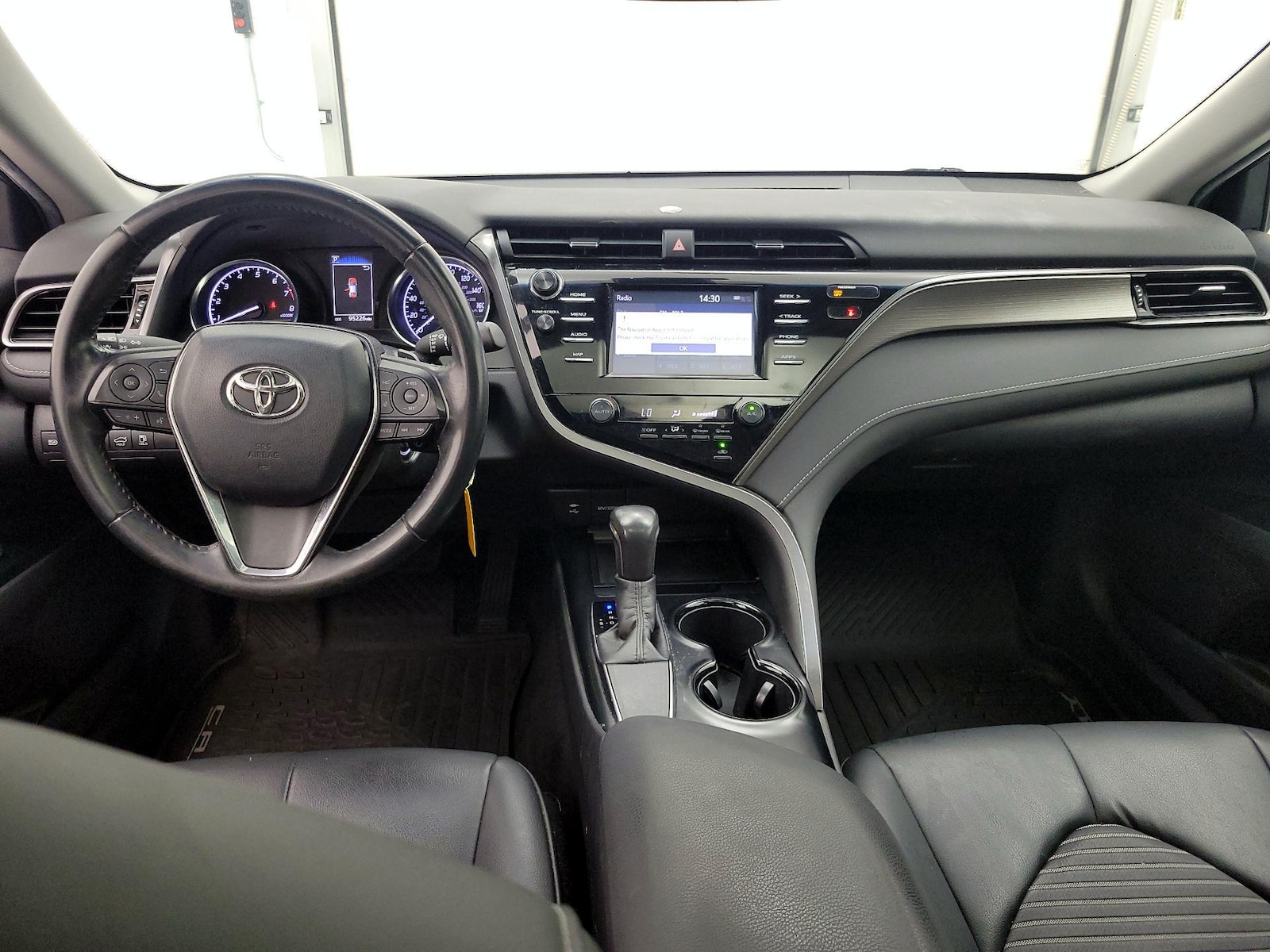 2019 Toyota Camry SE - Photo 10