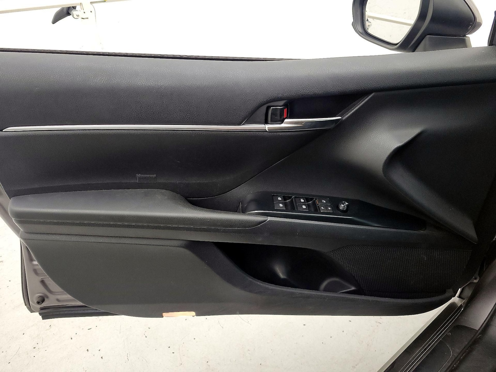 2019 Toyota Camry SE - Photo 13