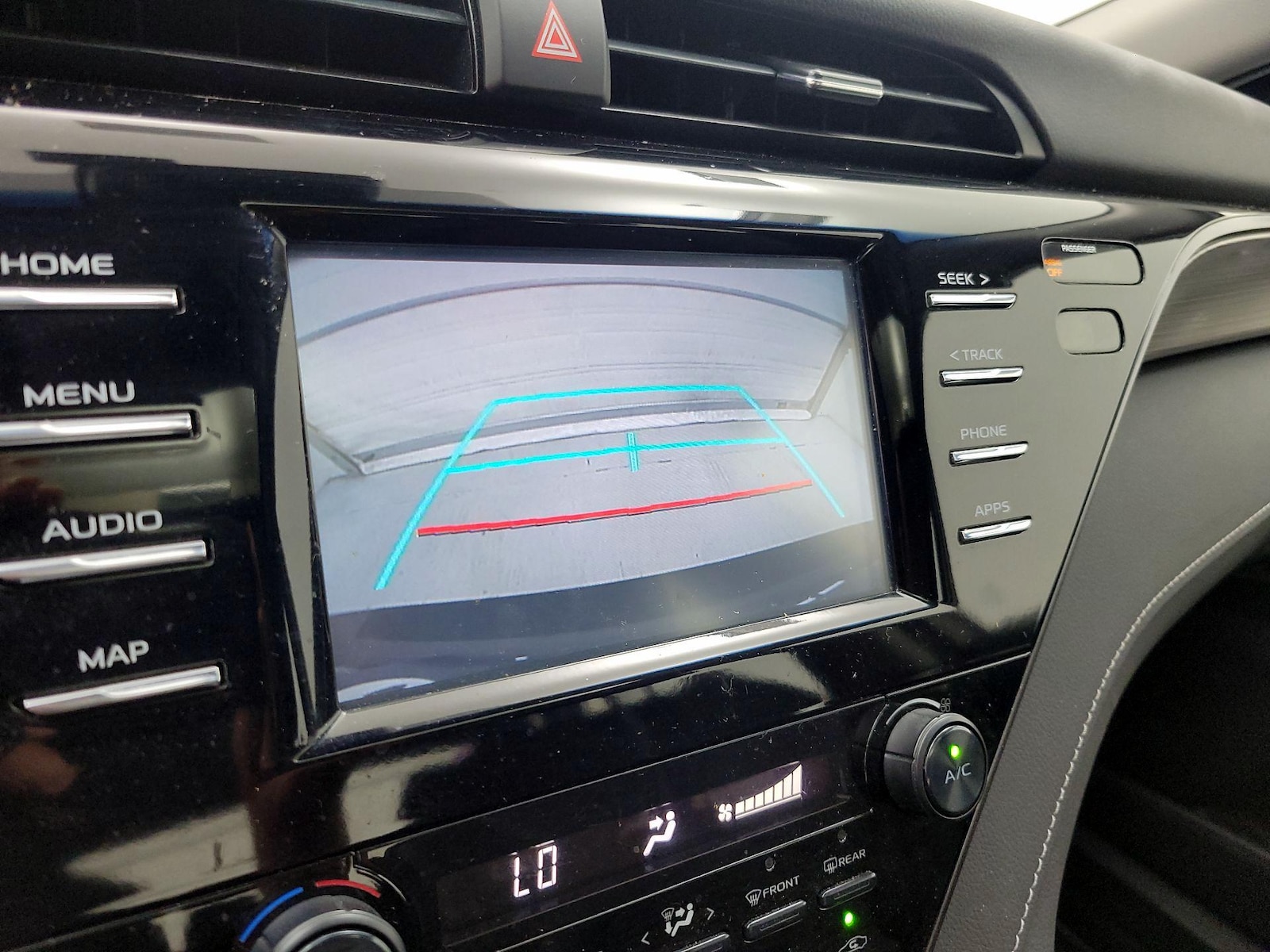 2019 Toyota Camry SE - Photo 16