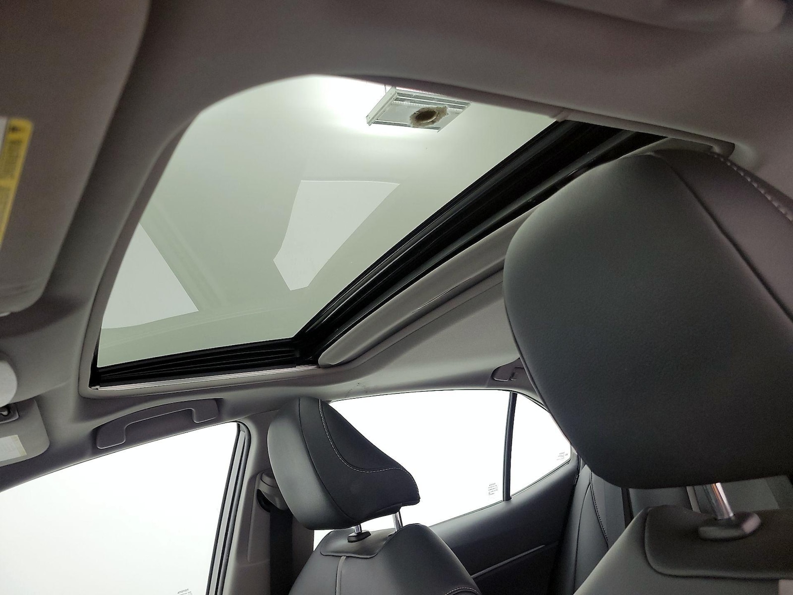 2019 Toyota Camry SE - Photo 21