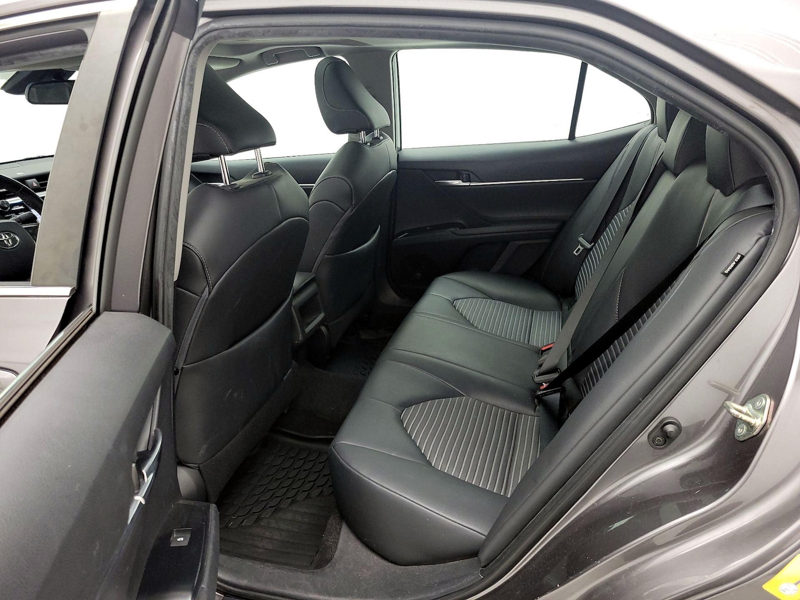 2019 Toyota Camry SE - Photo 22