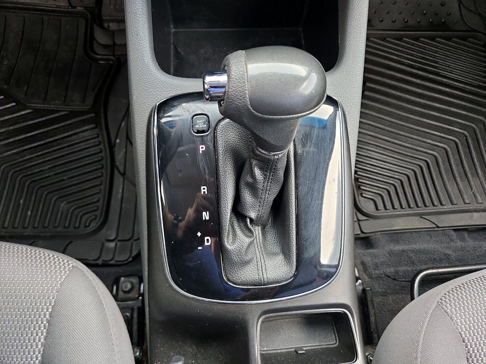 Thumbnail: 2017 Kia Forte - 16