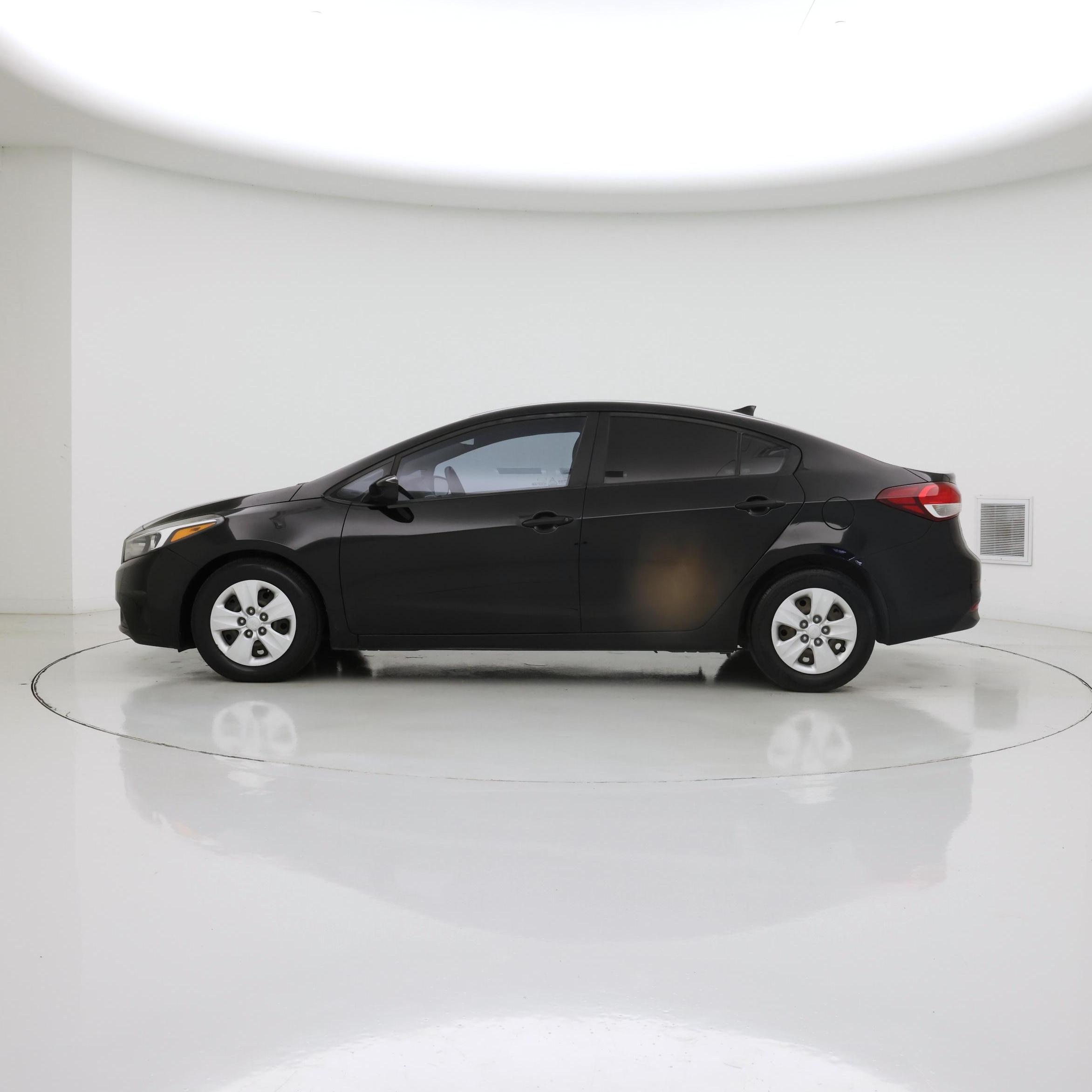 Thumbnail: 2017 Kia Forte - 3