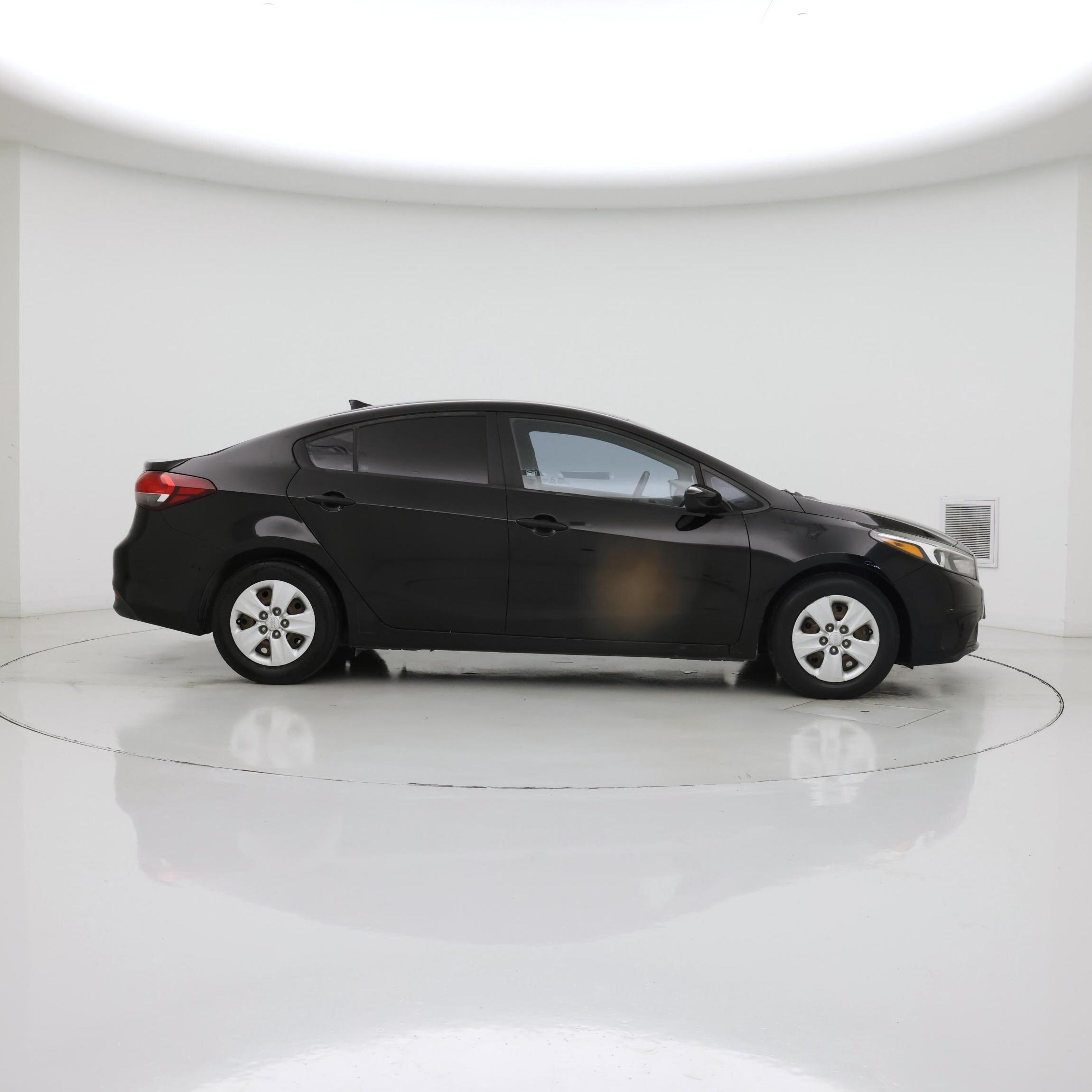 Thumbnail: 2017 Kia Forte - 7