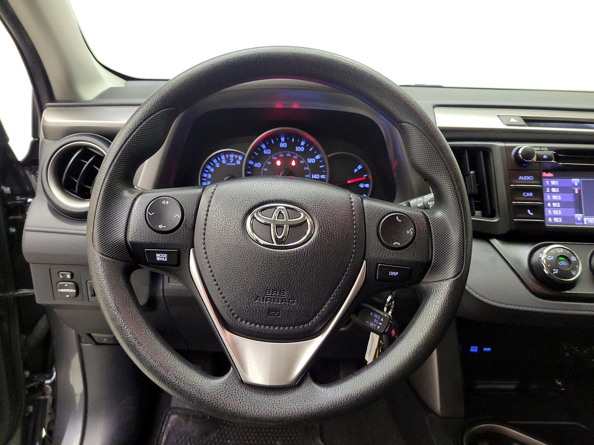 Thumbnail: 2016 Toyota RAV4 - 10