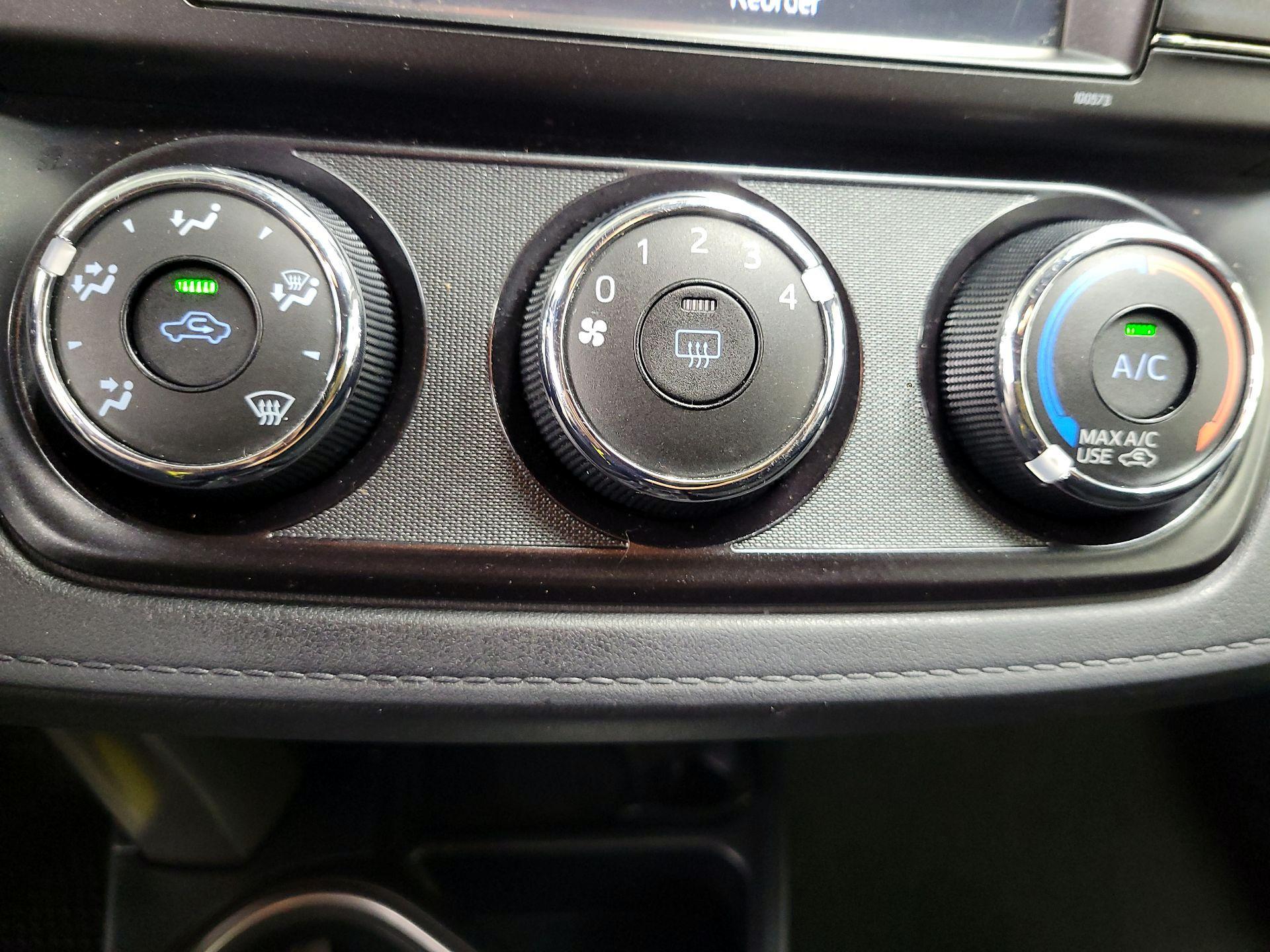 Thumbnail: 2016 Toyota RAV4 - 16