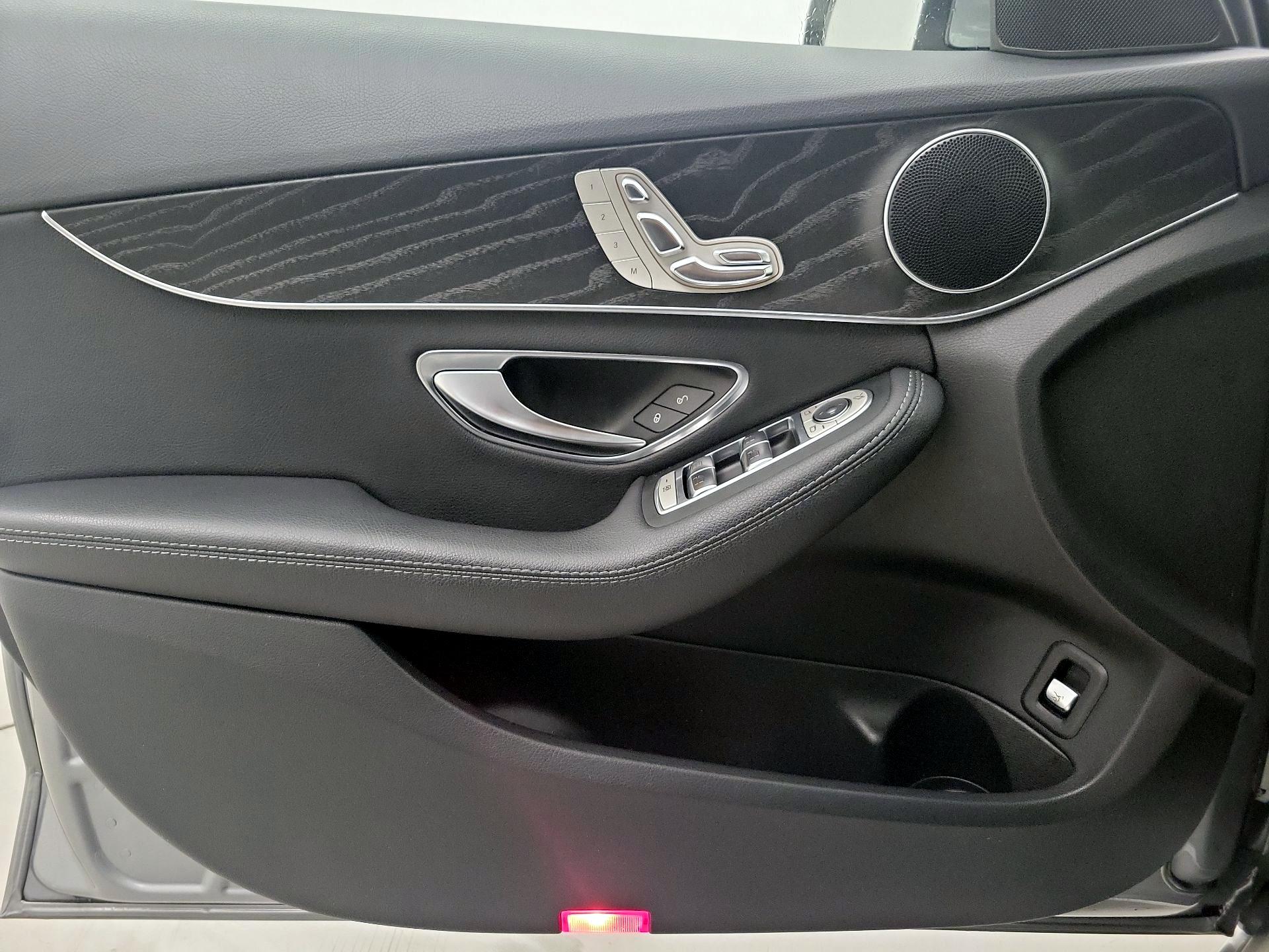 Thumbnail: 2016 Mercedes-Benz C-Class - 12