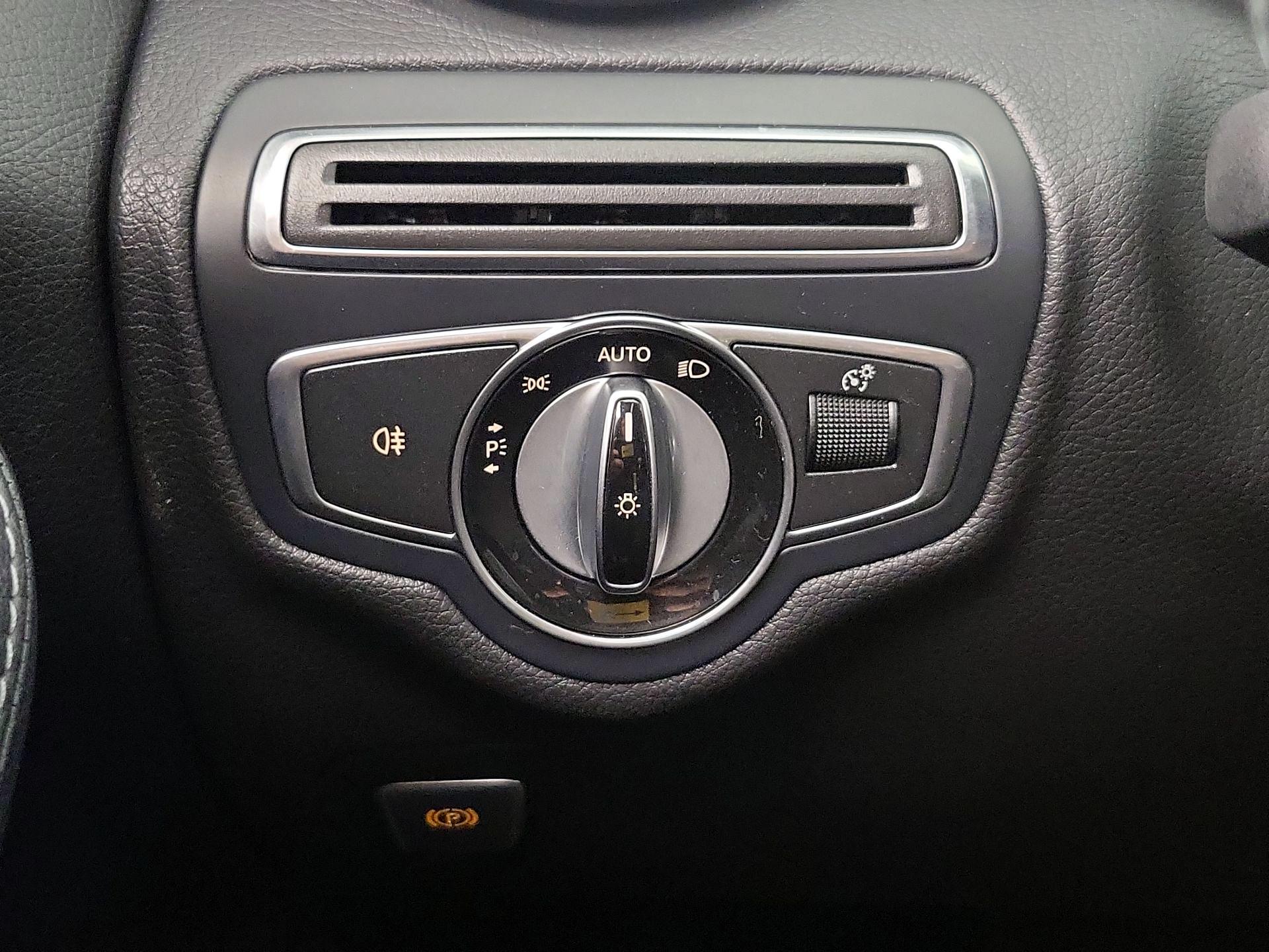 Thumbnail: 2016 Mercedes-Benz C-Class - 13
