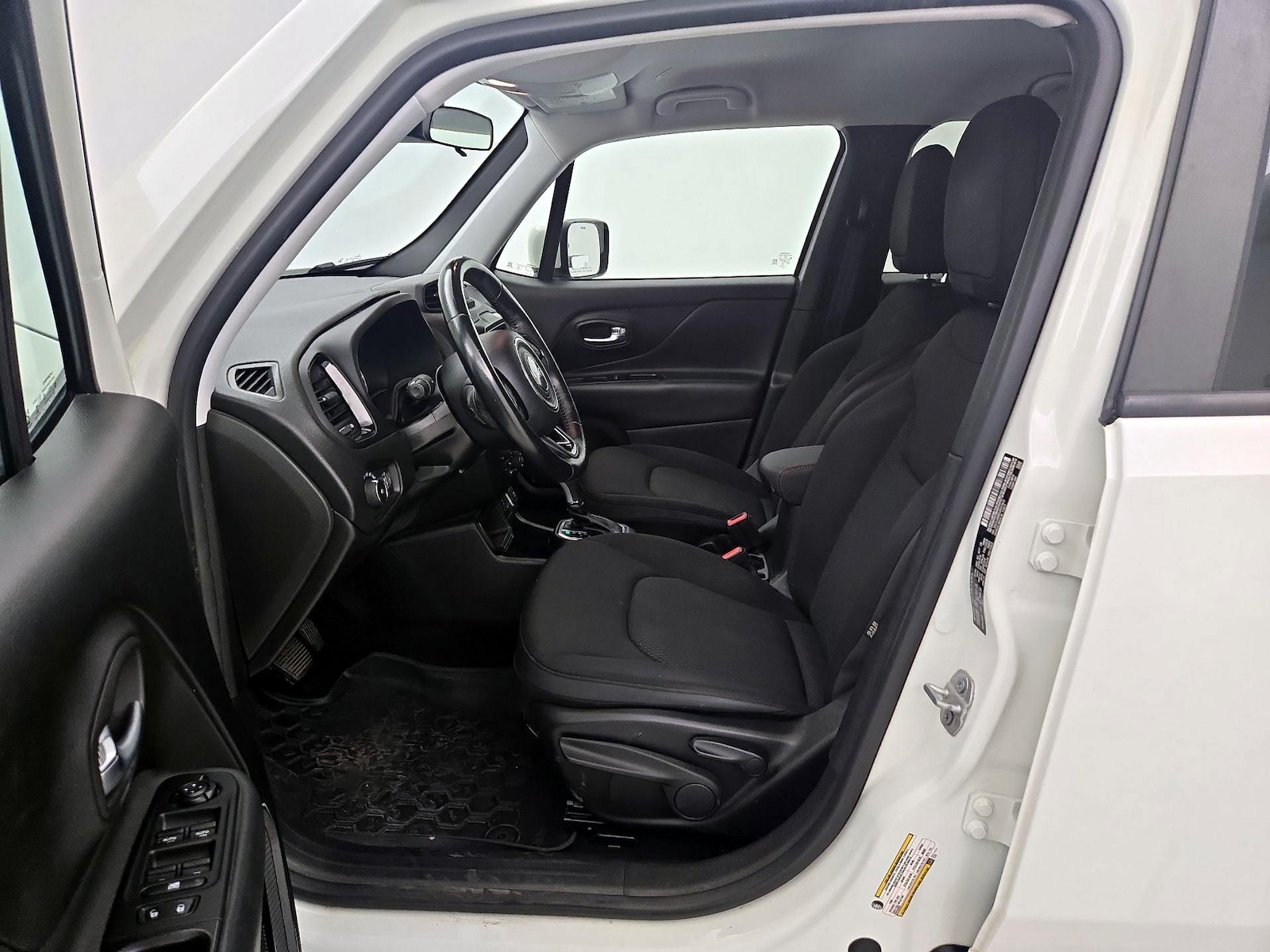 2018 Jeep Renegade Altitude Package - Photo 12