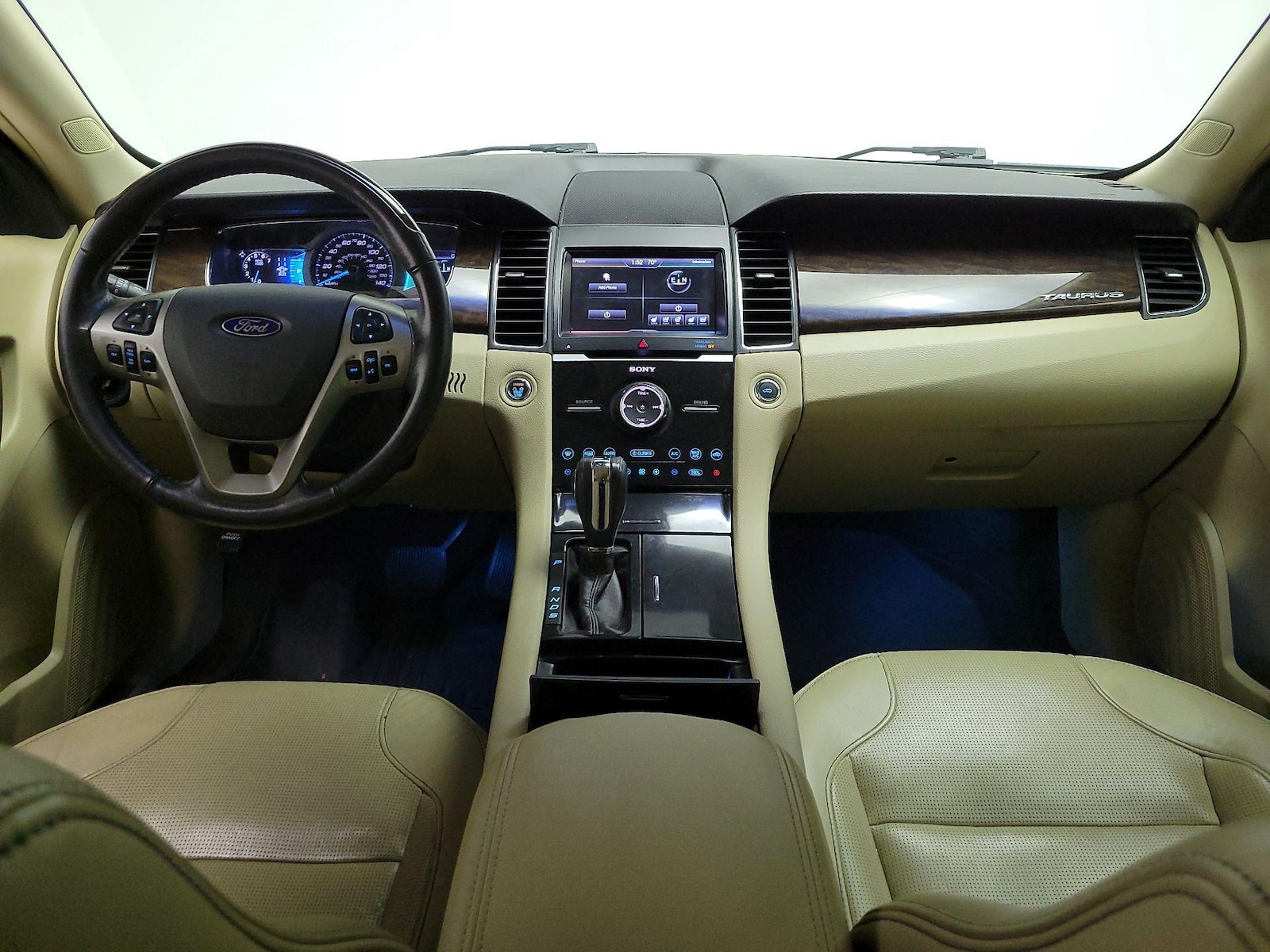 2015 Ford Taurus Limited - Photo 10
