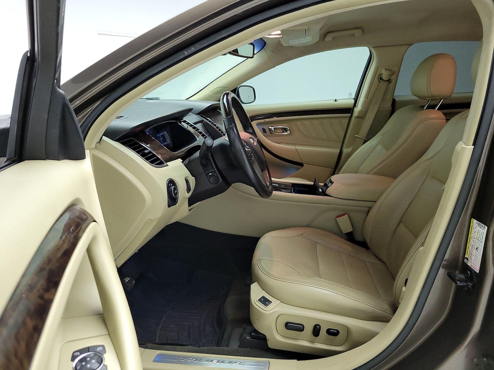 2015 Ford Taurus Limited - Photo 12