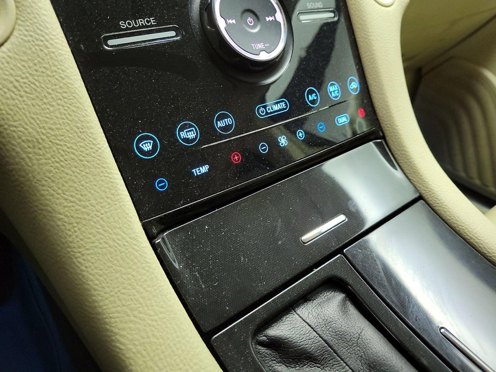 2015 Ford Taurus Limited - Photo 16