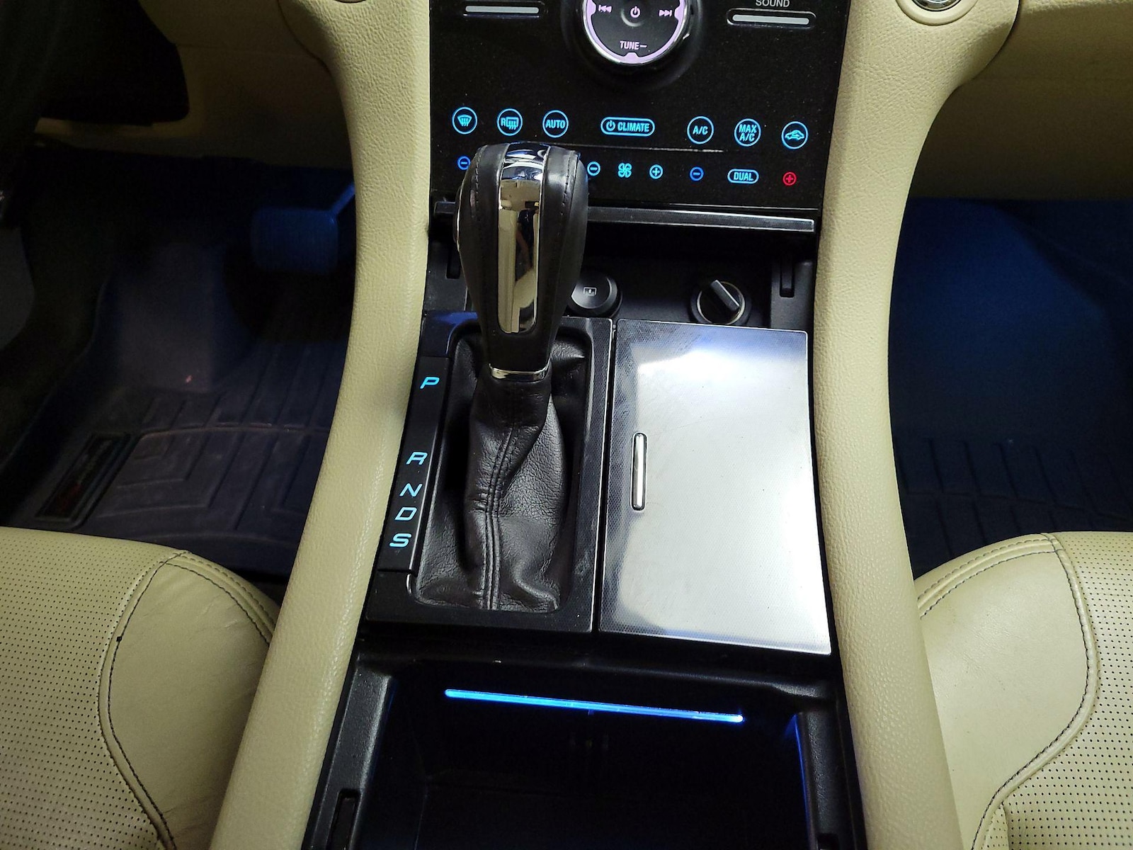 2015 Ford Taurus Limited - Photo 17