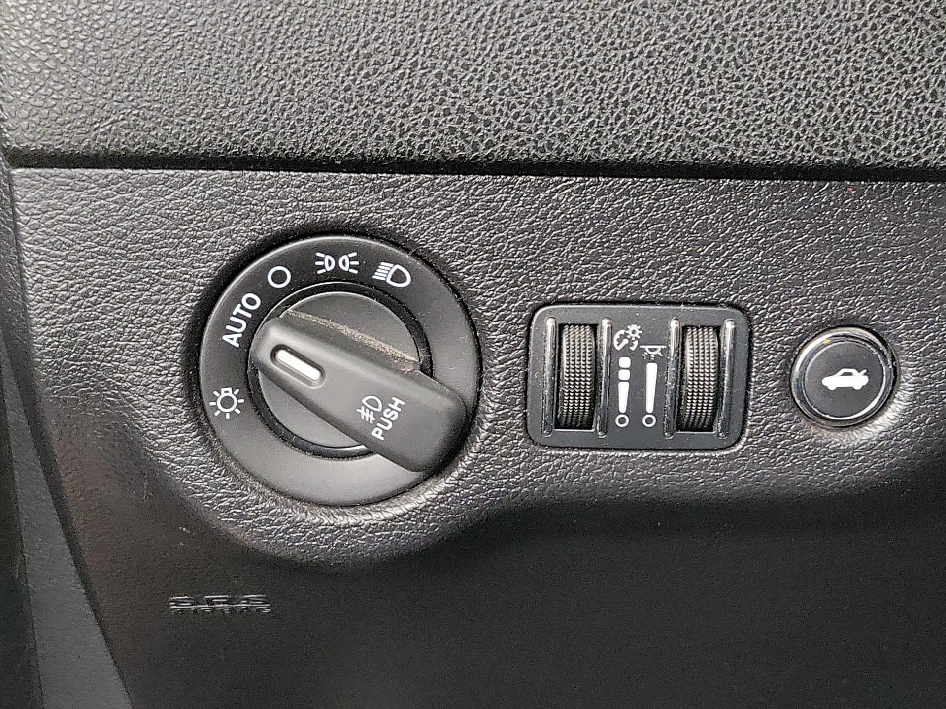 Thumbnail: 2015 Dodge Charger - 13