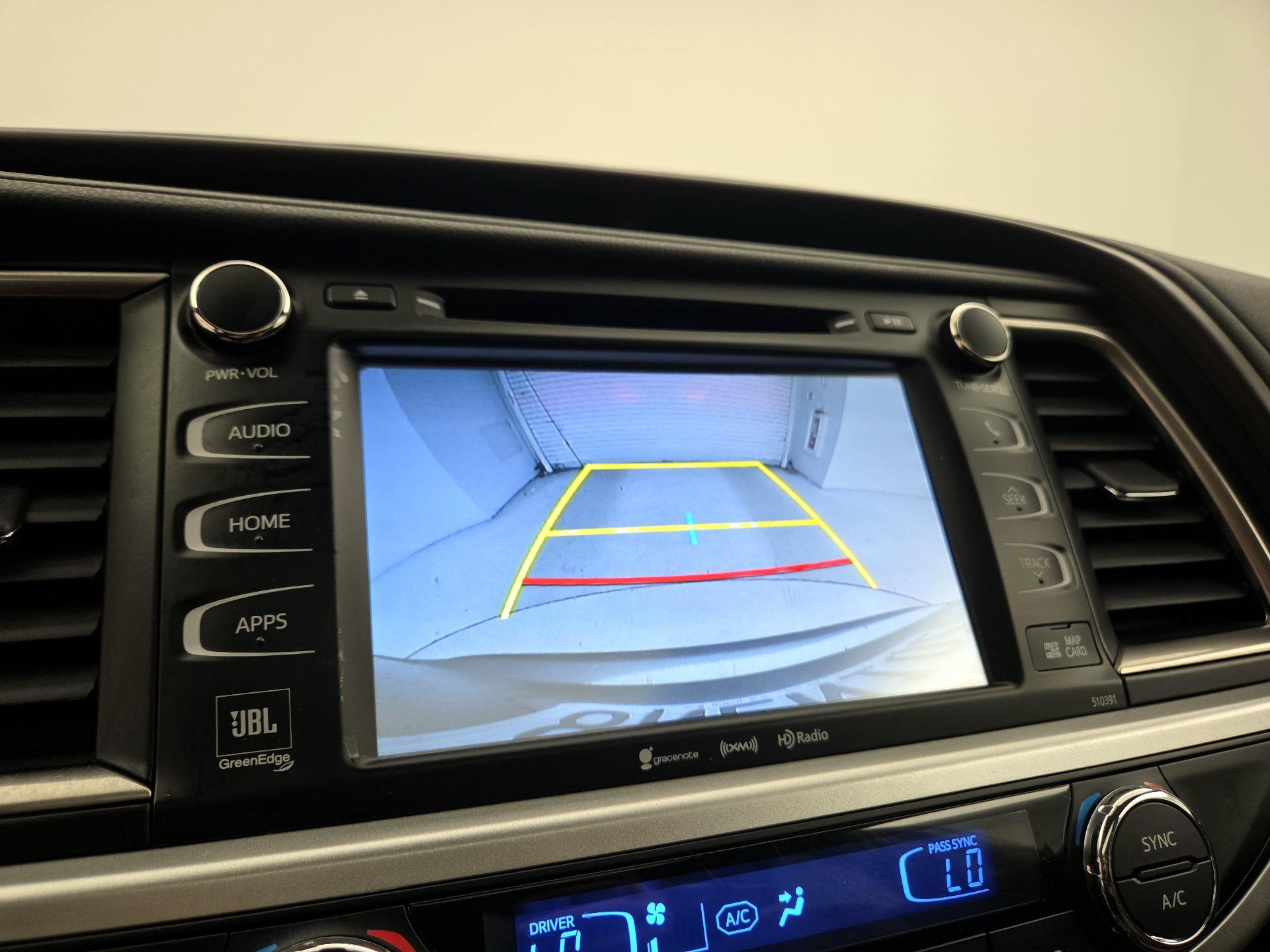 Thumbnail: 2019 Toyota Highlander - 14