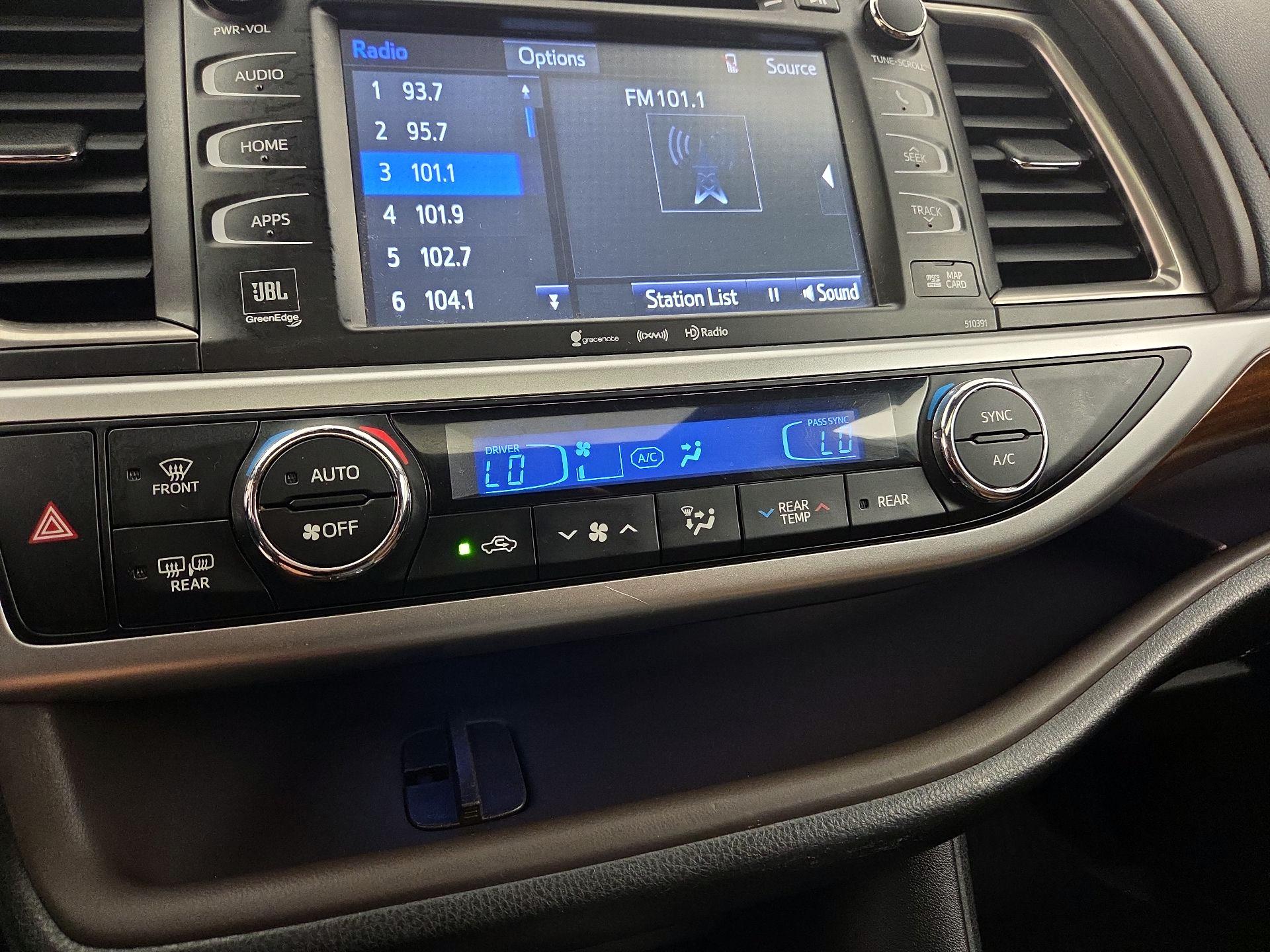 Thumbnail: 2019 Toyota Highlander - 16