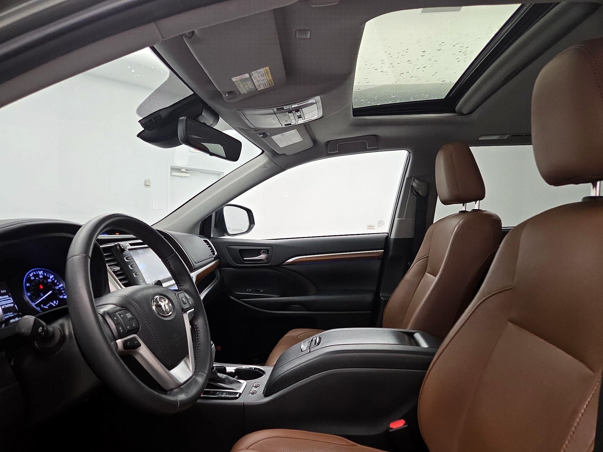 Thumbnail: 2019 Toyota Highlander - 19