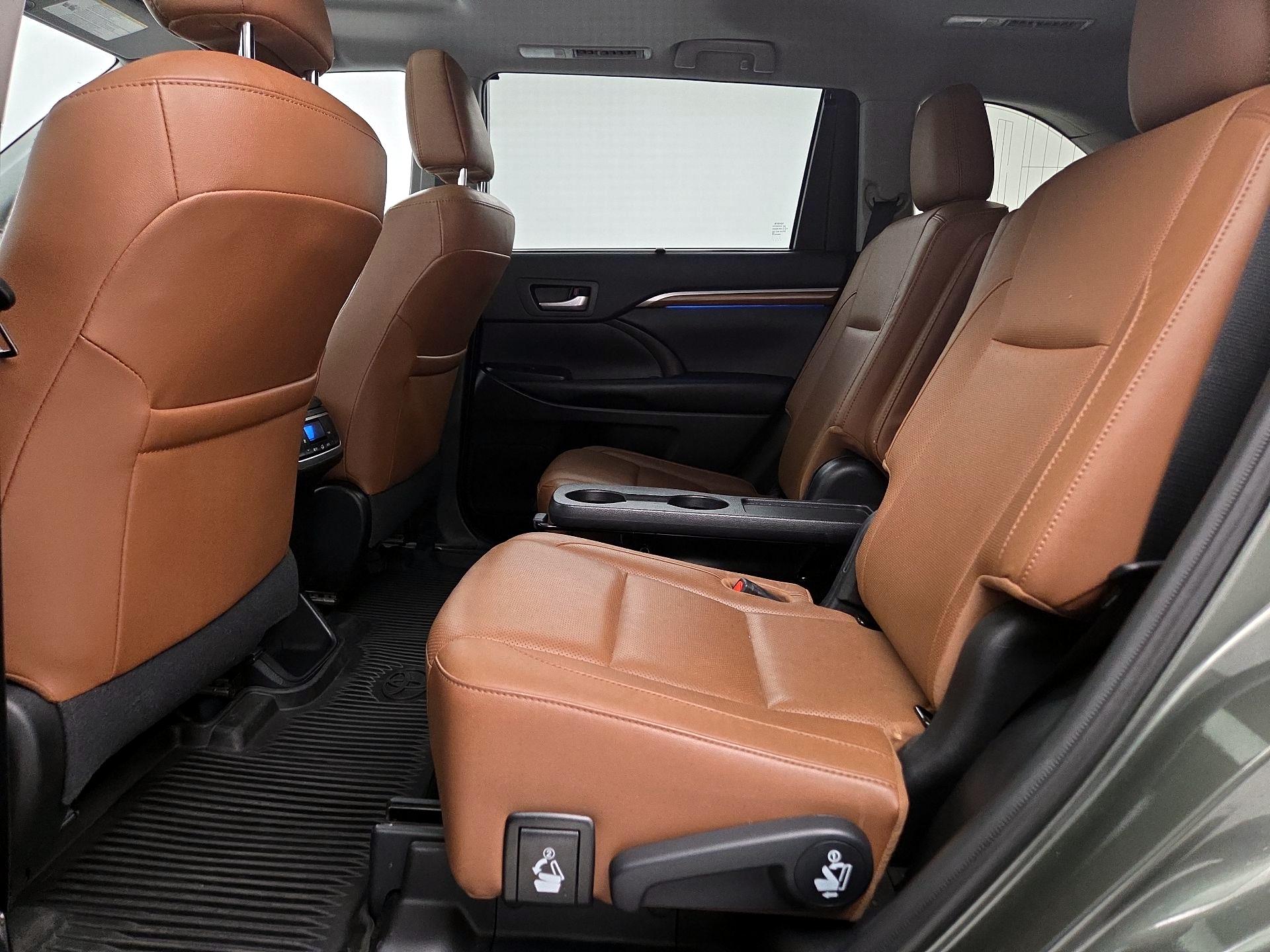 Thumbnail: 2019 Toyota Highlander - 20