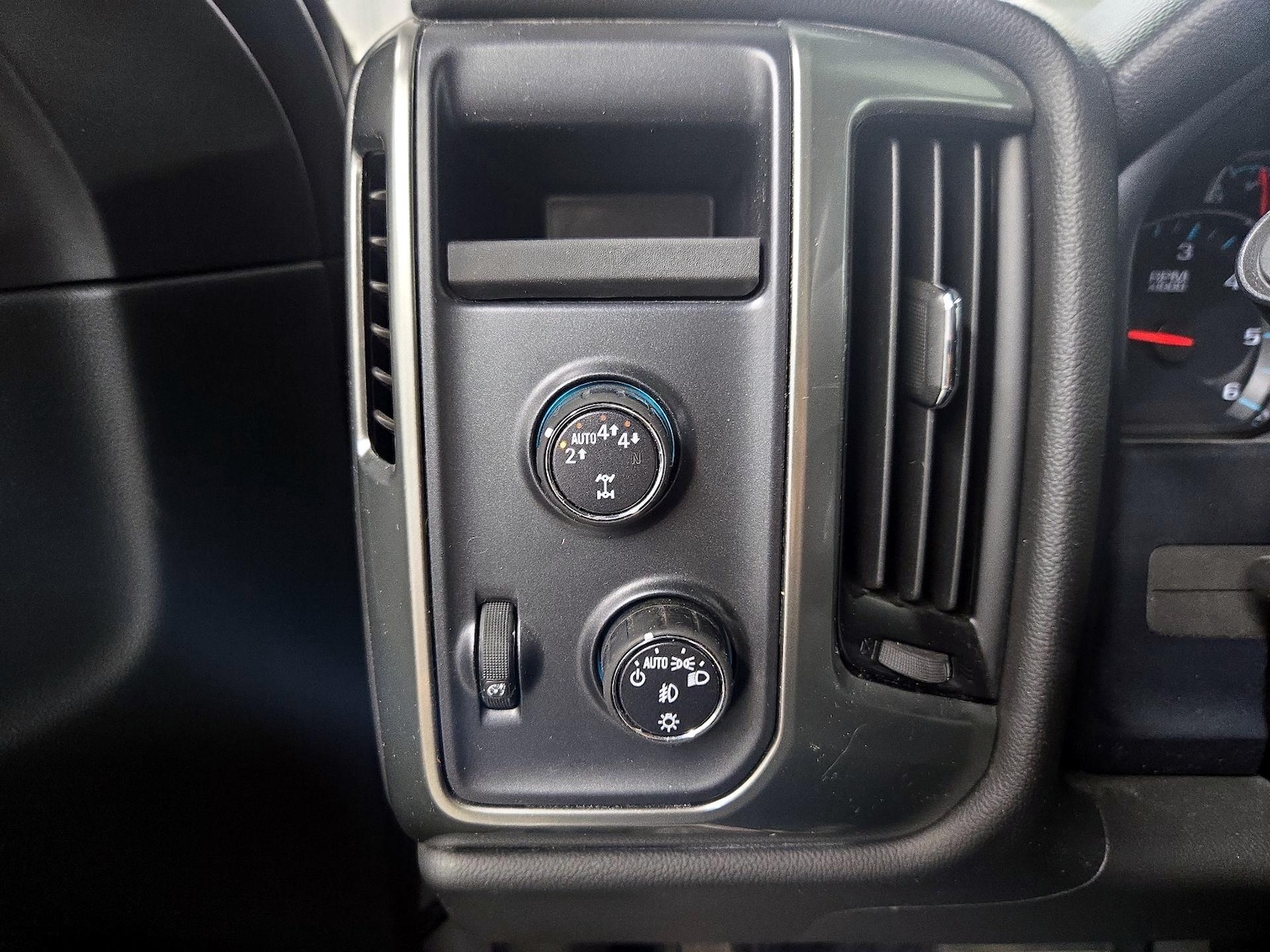 2018 Chevrolet Silverado 1500 LT - Photo 14