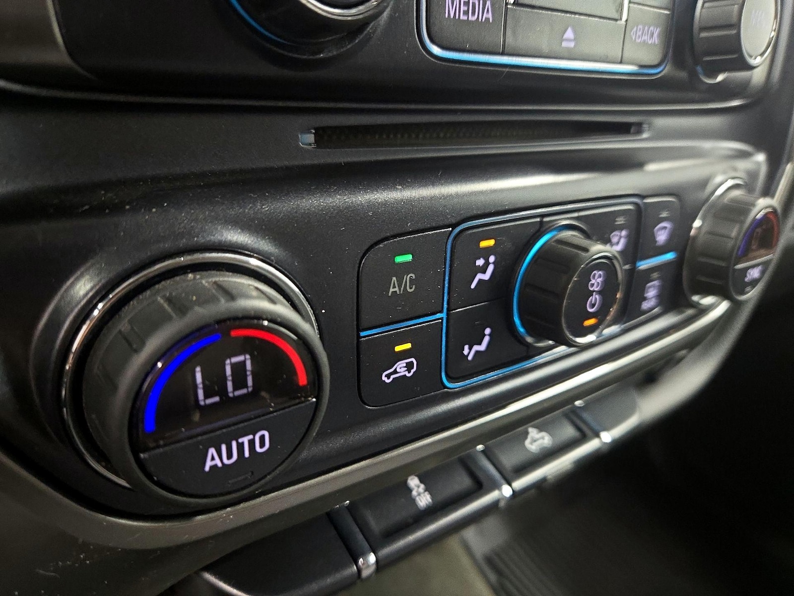 2018 Chevrolet Silverado 1500 LT - Photo 17