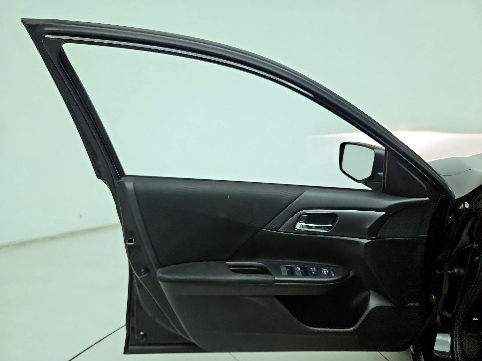 Thumbnail: 2015 Honda Accord - 12
