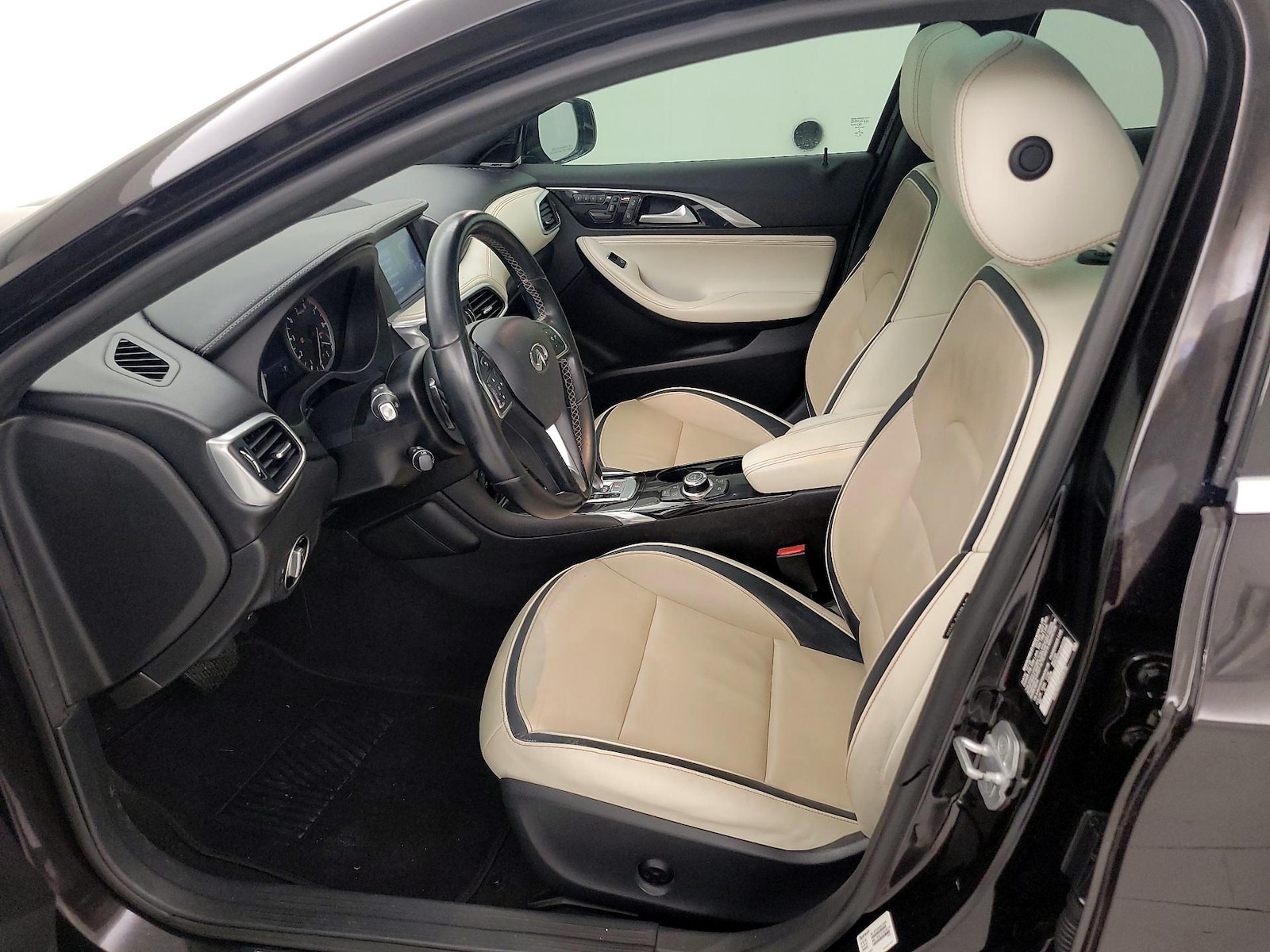 2017 INFINITI QX30 Premium - Photo 12