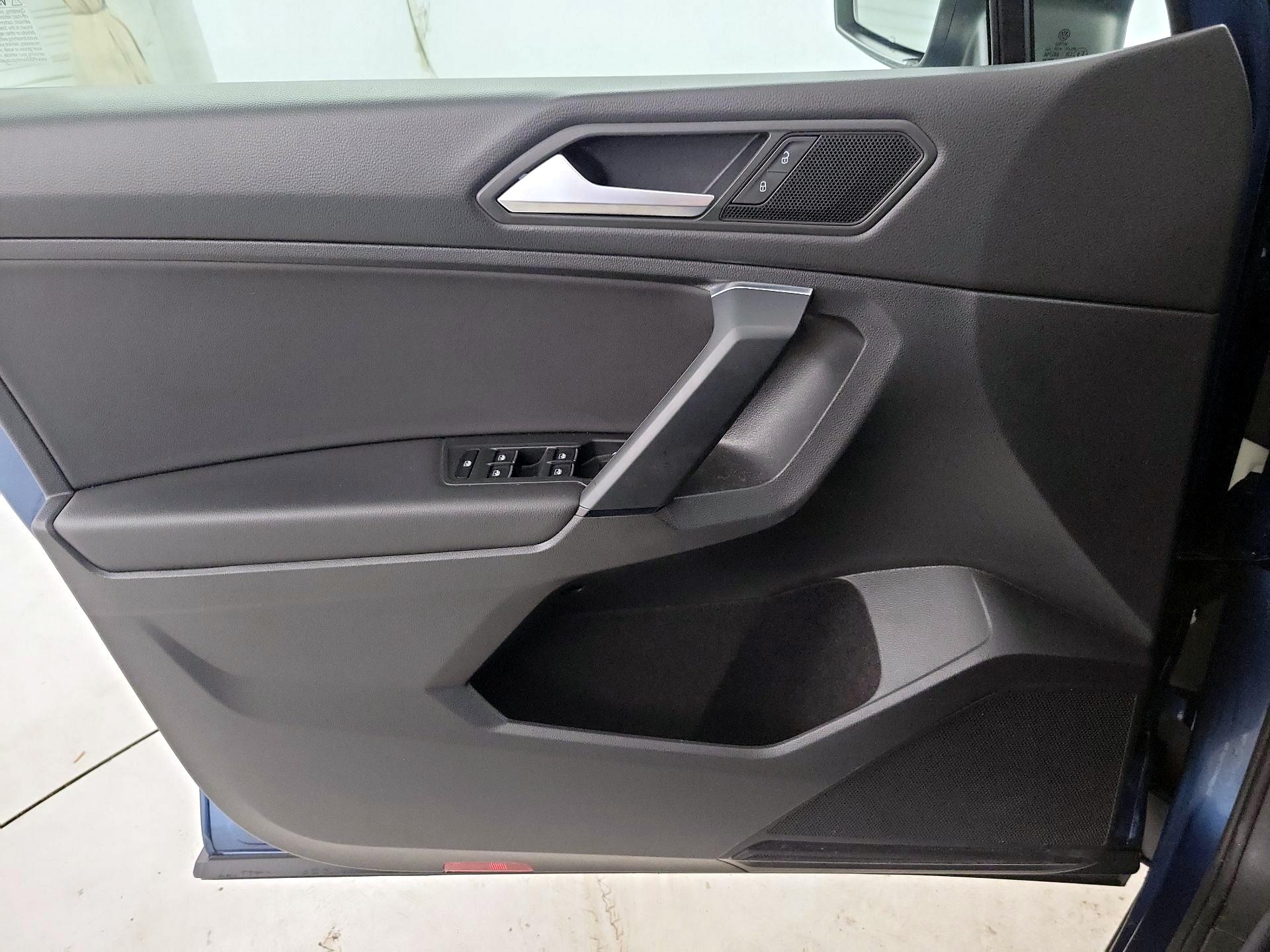 Thumbnail: 2019 Volkswagen Tiguan - 12