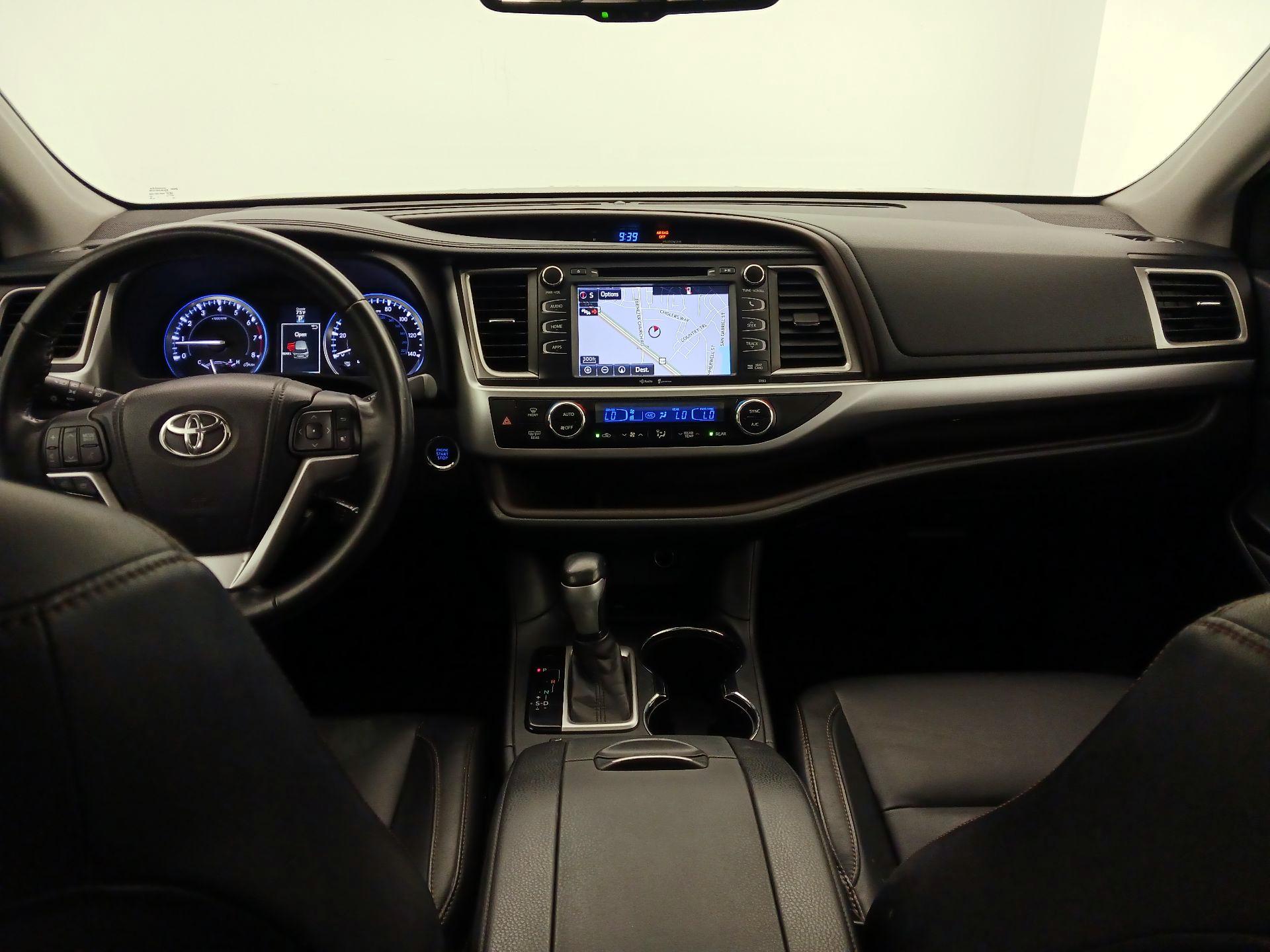 Thumbnail: 2015 Toyota Highlander - 9