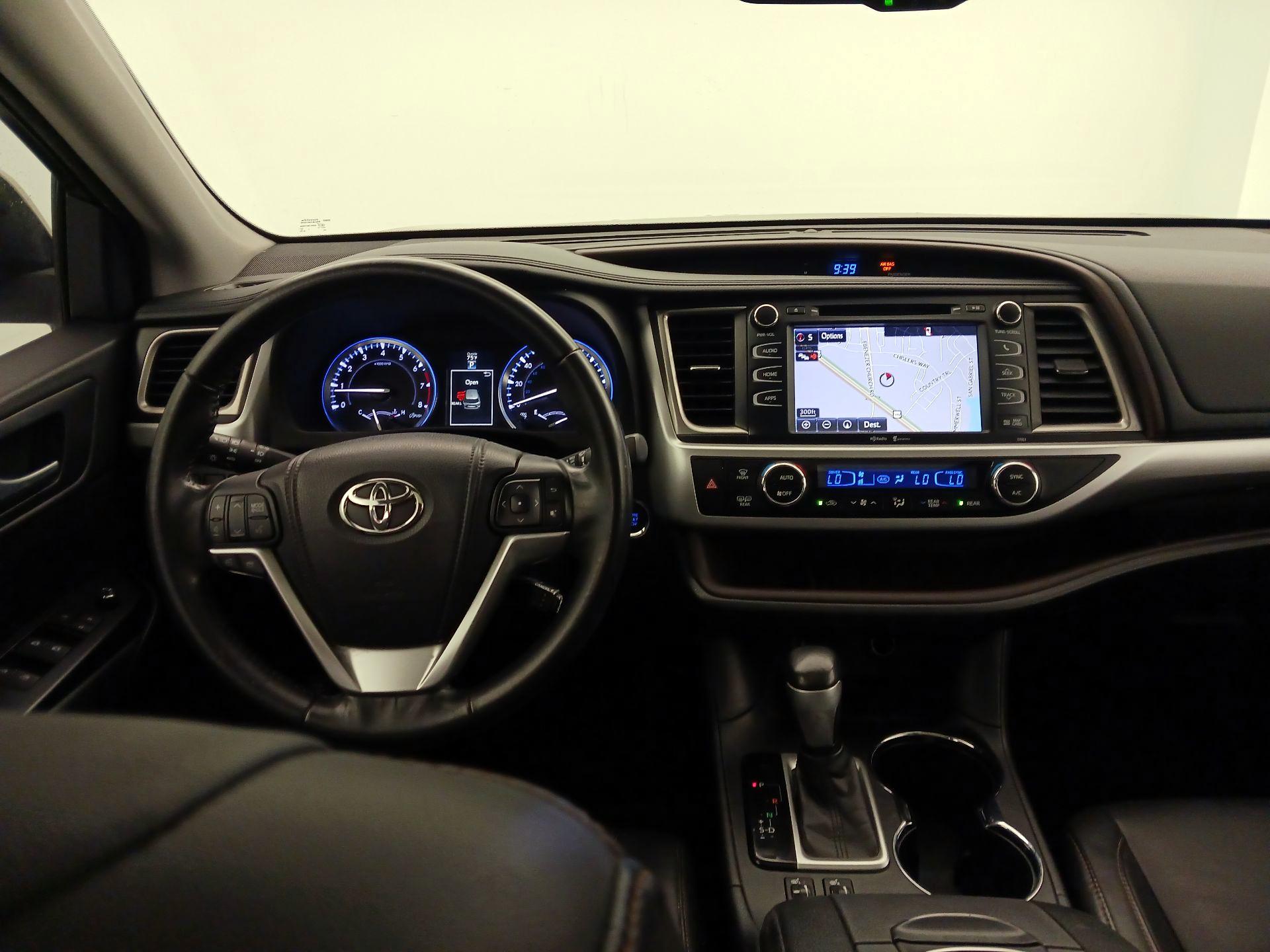 Thumbnail: 2015 Toyota Highlander - 10
