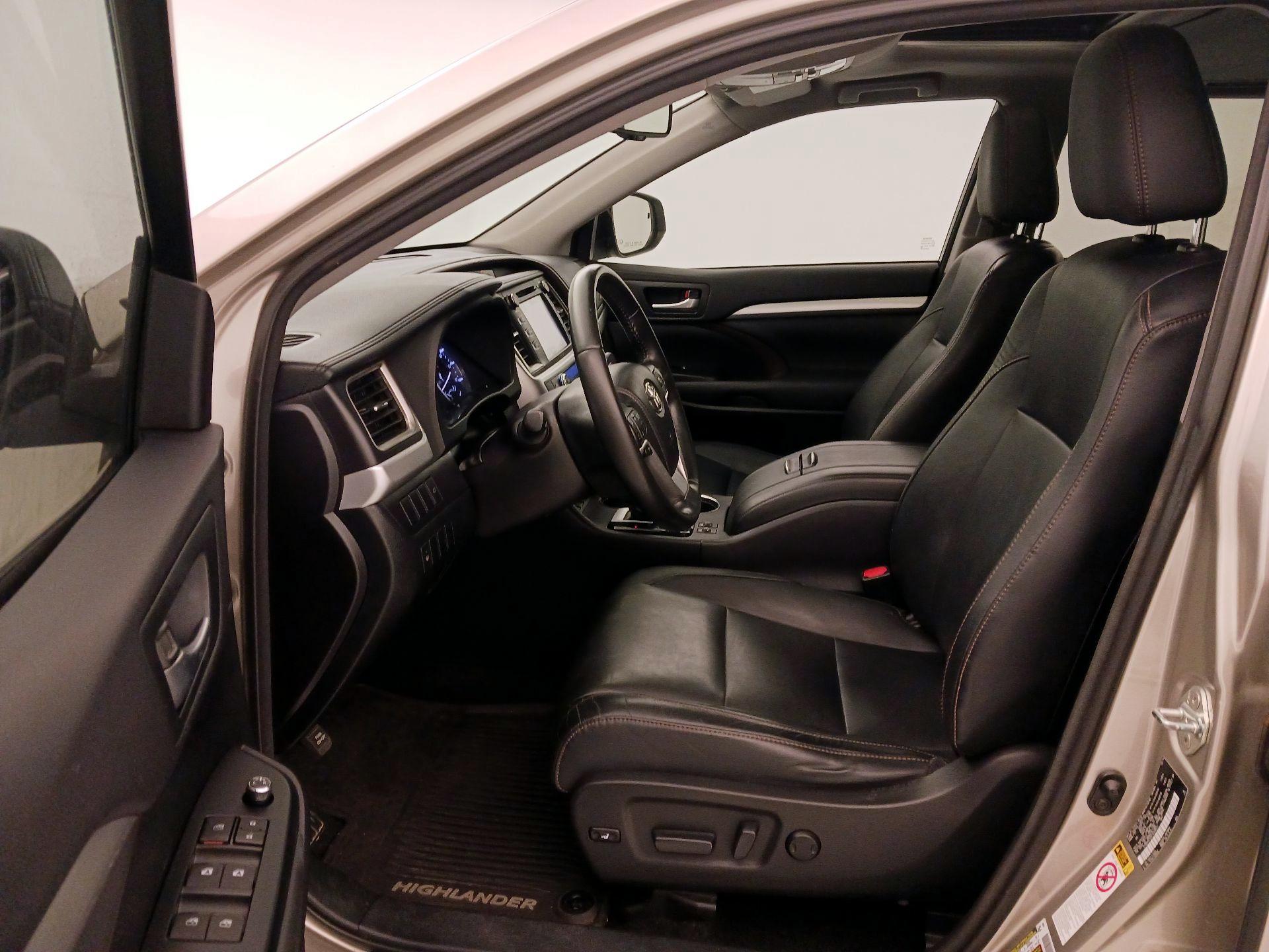 Thumbnail: 2015 Toyota Highlander - 11