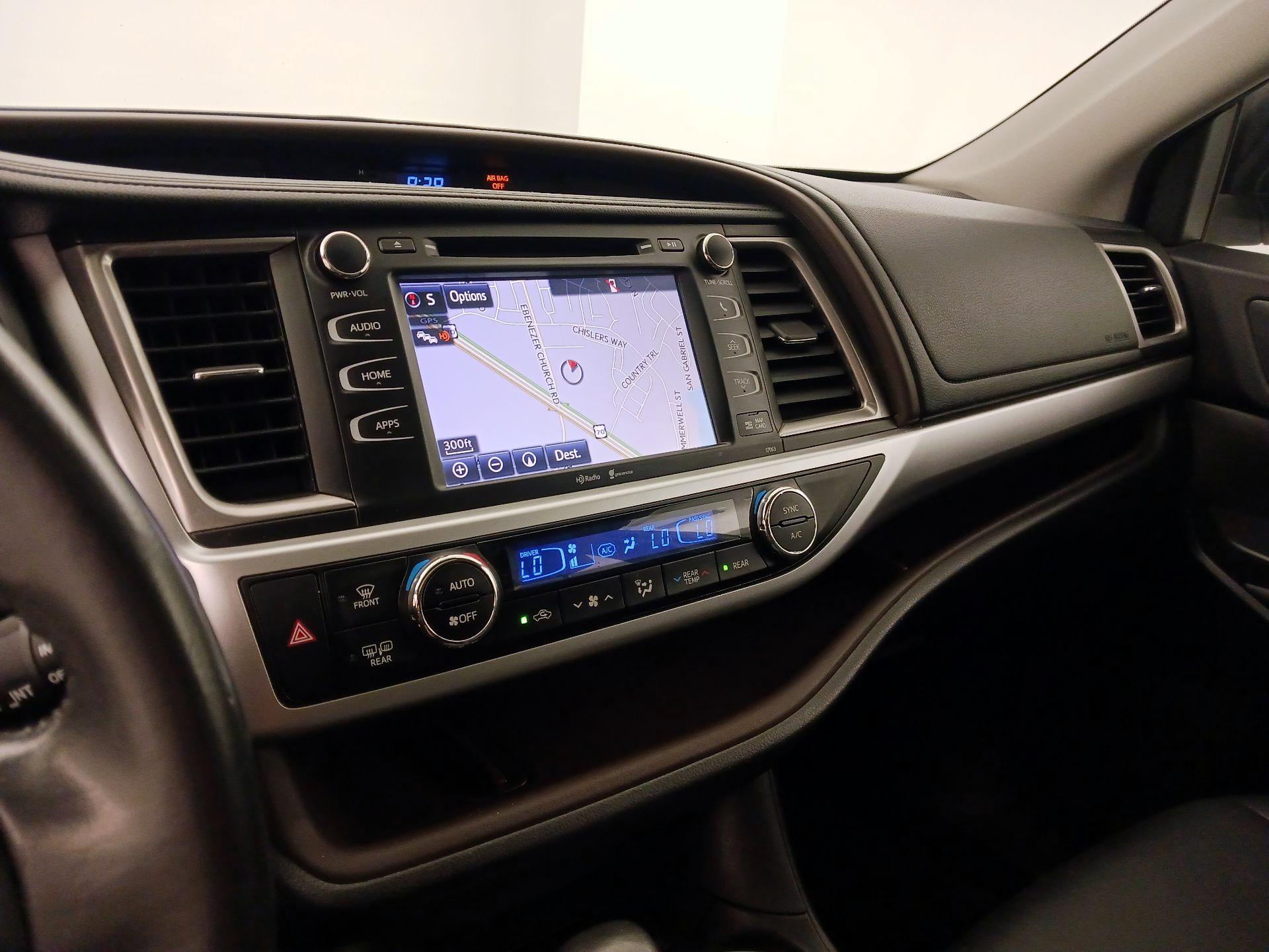 Thumbnail: 2015 Toyota Highlander - 14