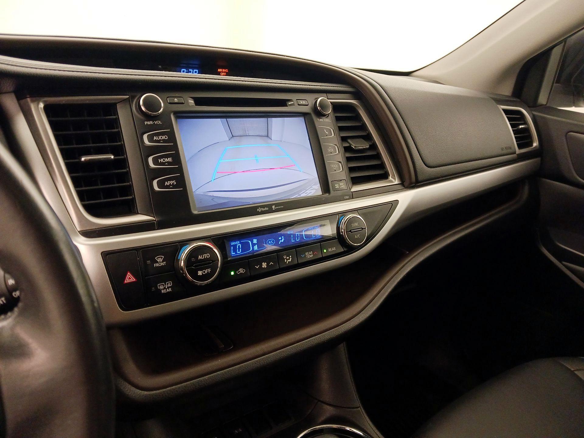 Thumbnail: 2015 Toyota Highlander - 15