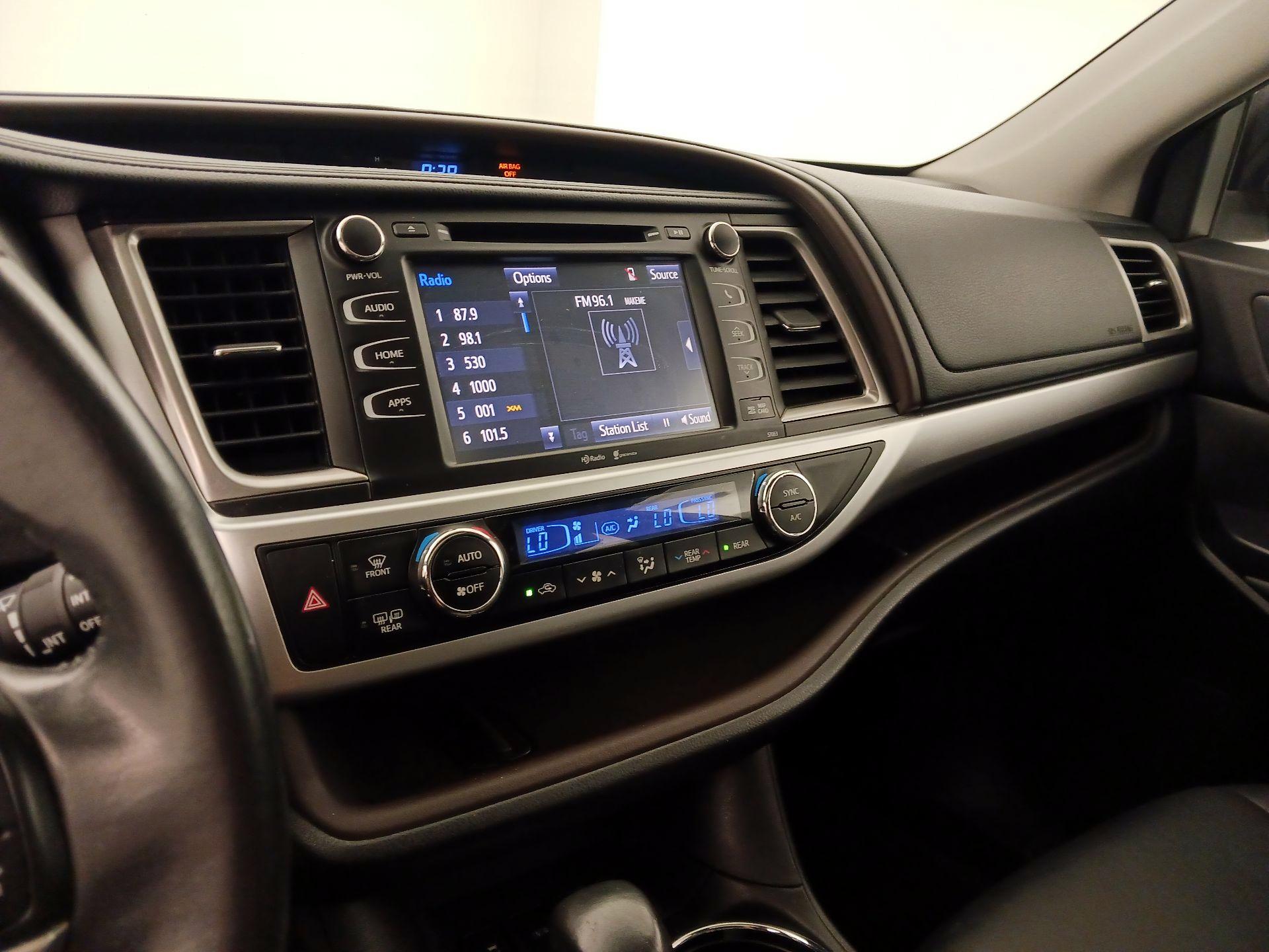 Thumbnail: 2015 Toyota Highlander - 16
