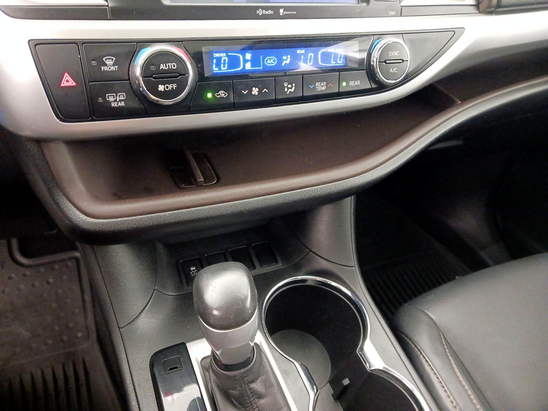 Thumbnail: 2015 Toyota Highlander - 17