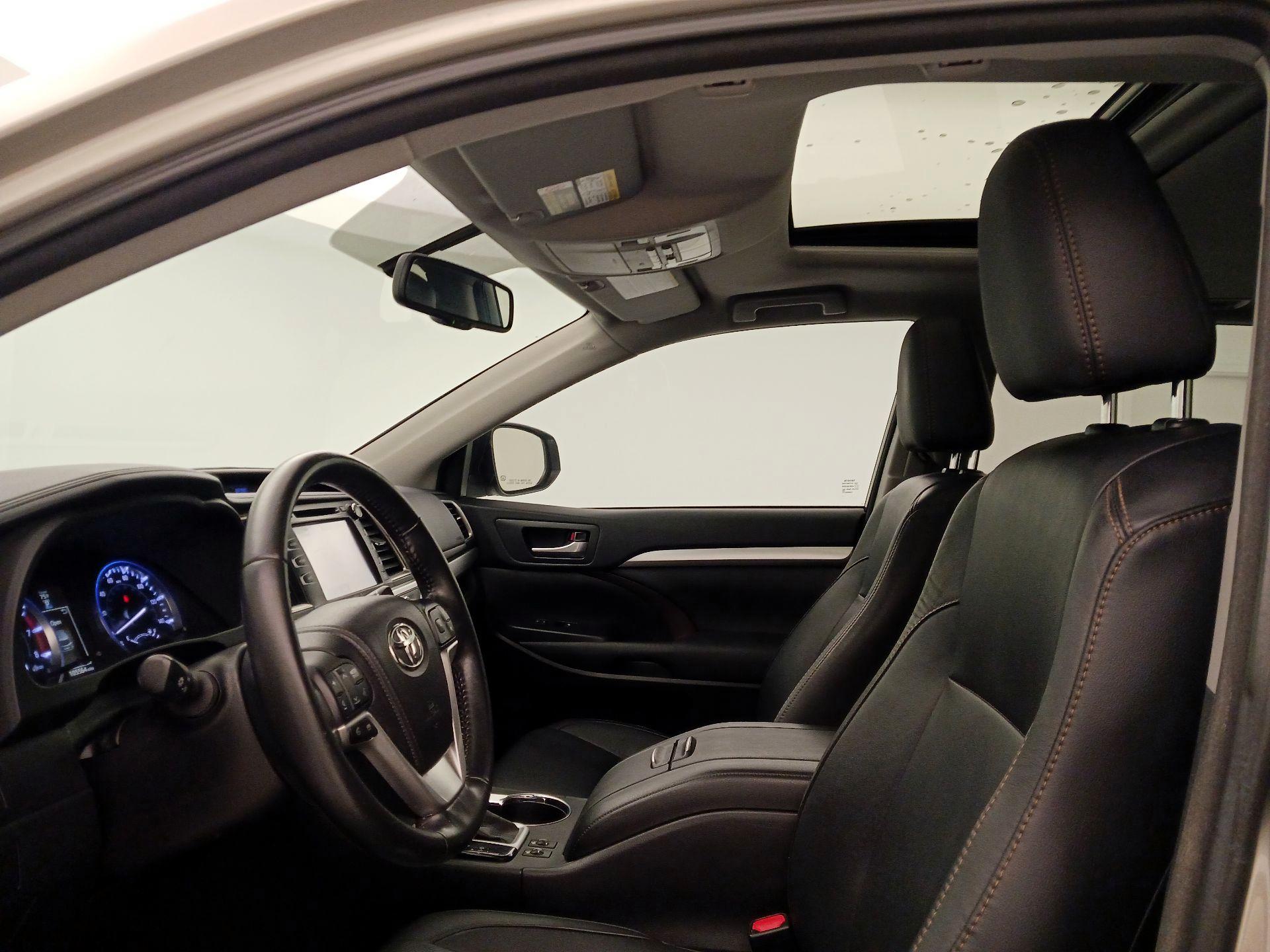 Thumbnail: 2015 Toyota Highlander - 20