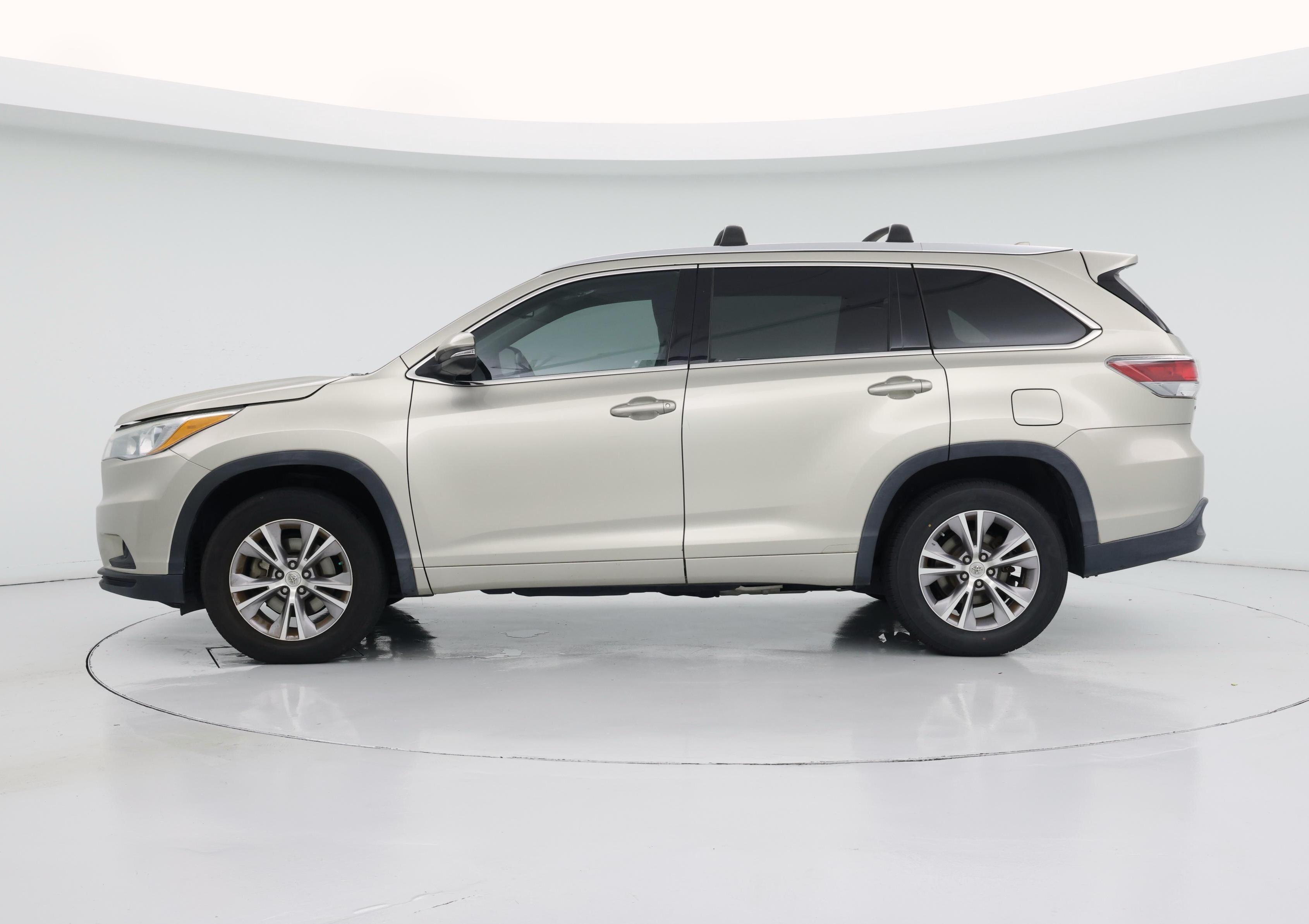 Thumbnail: 2015 Toyota Highlander - 3