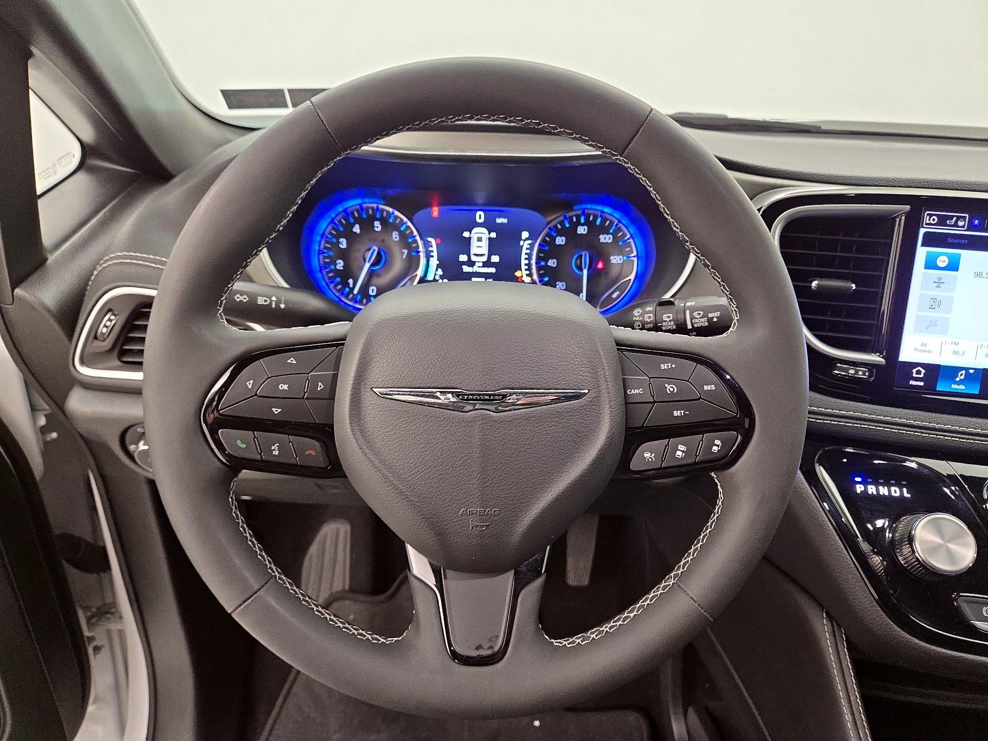 Thumbnail: 2024 Chrysler Pacifica - 10