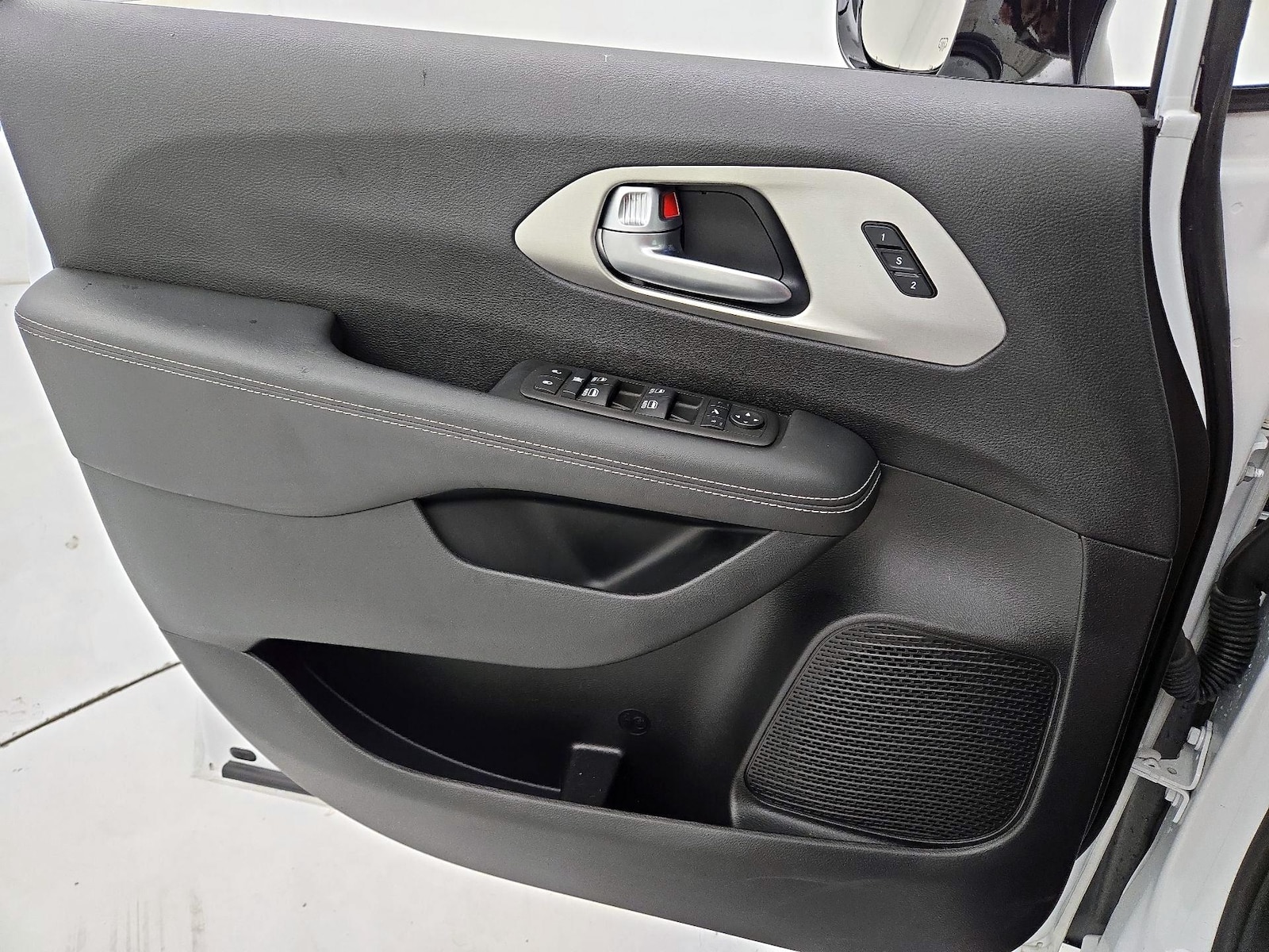 2024 Chrysler Pacifica Limited - Photo 13