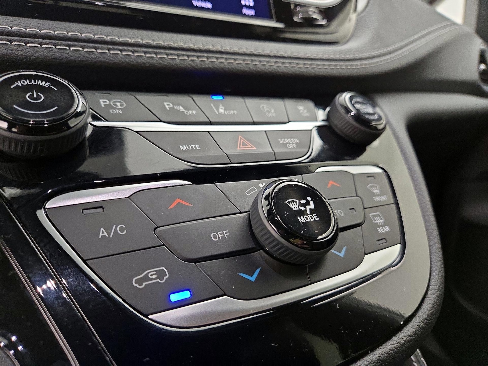 2024 Chrysler Pacifica Limited - Photo 16