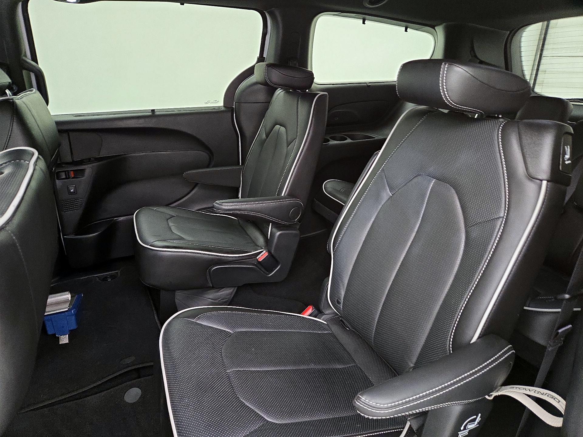 Thumbnail: 2024 Chrysler Pacifica - 17