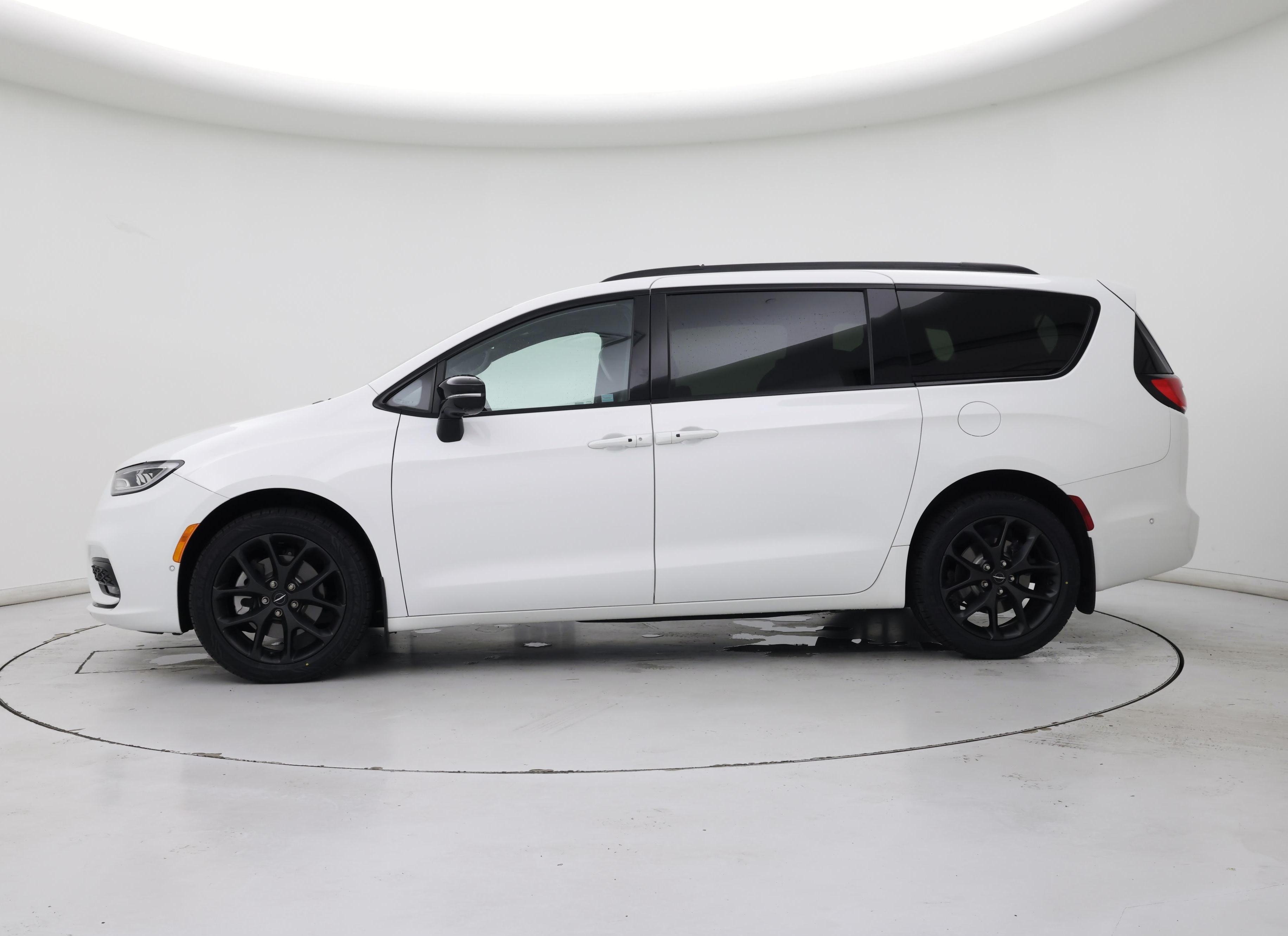 Thumbnail: 2024 Chrysler Pacifica - 3