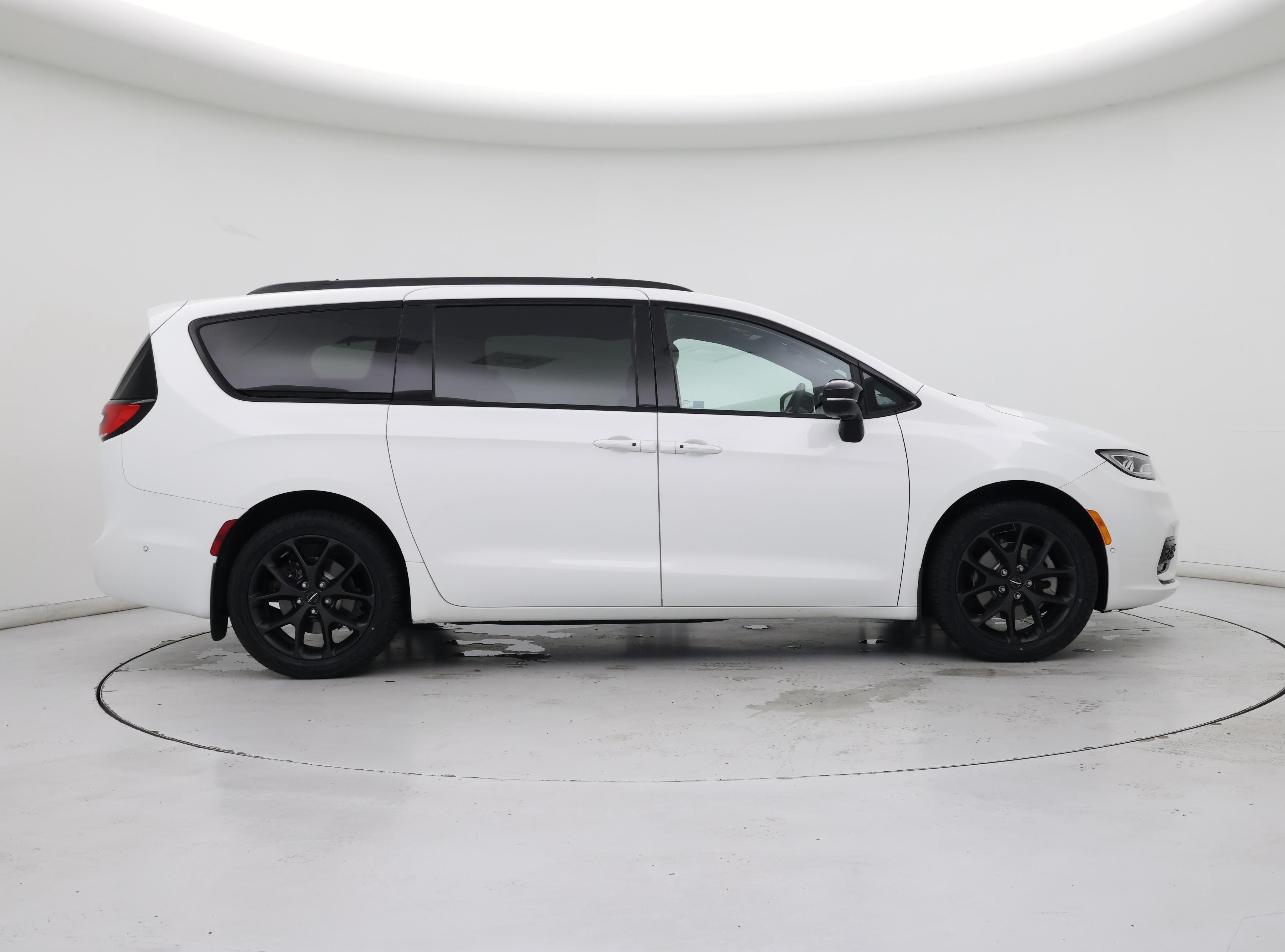 Thumbnail: 2024 Chrysler Pacifica - 7