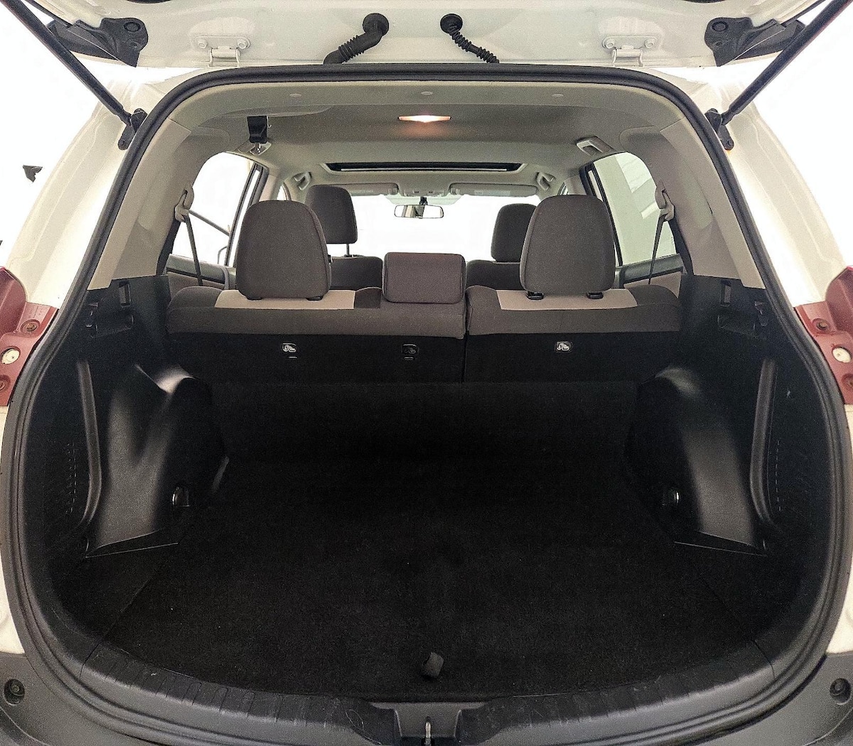Trunk/Cargo (Seats Up)