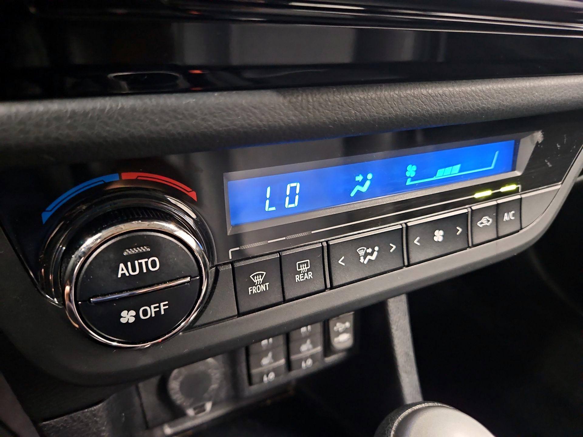 Thumbnail: 2014 Toyota Corolla - 16