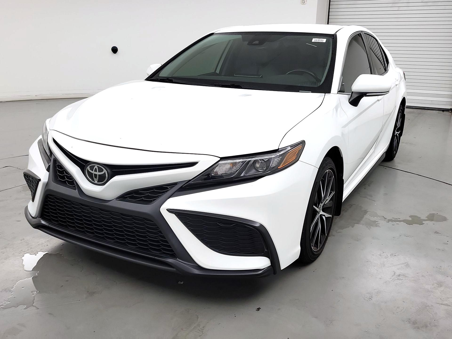 Thumbnail: 2022 Toyota Camry - 3