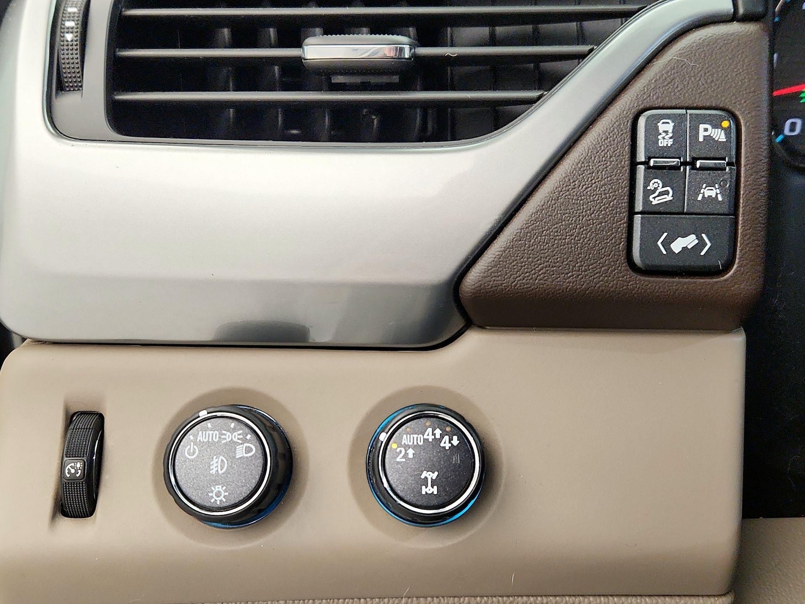 2020 Chevrolet Tahoe LT - Photo 14
