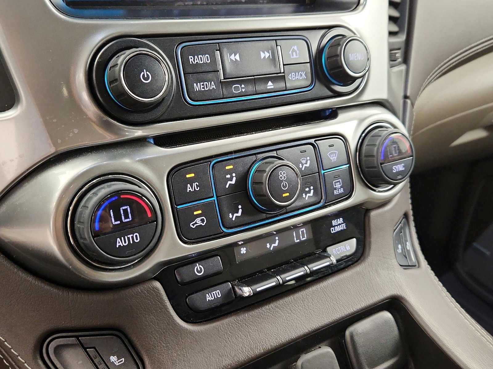 2020 Chevrolet Tahoe LT - Photo 18